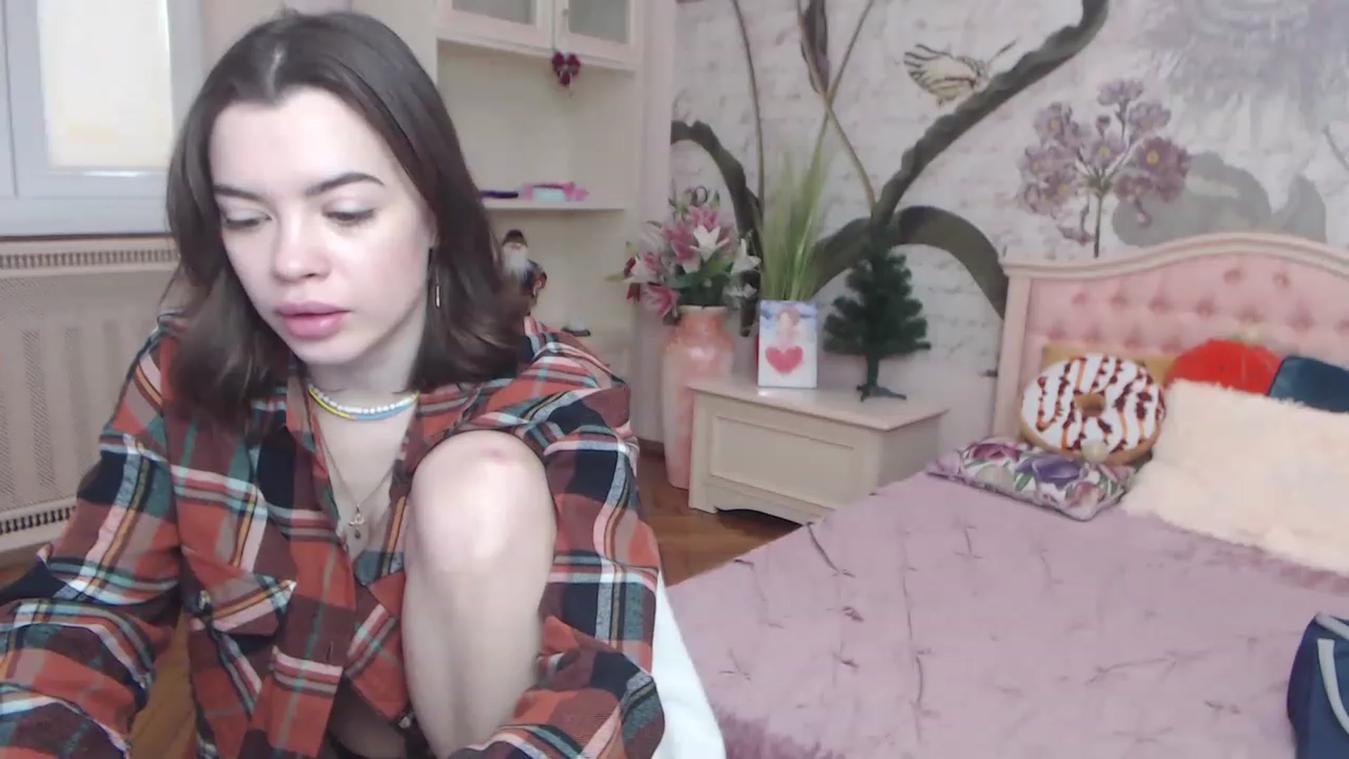Gallery image thumbnail from Alisha_Norris's myfreecams stream on, 12/20/2022, 09:24 image 20 of 20