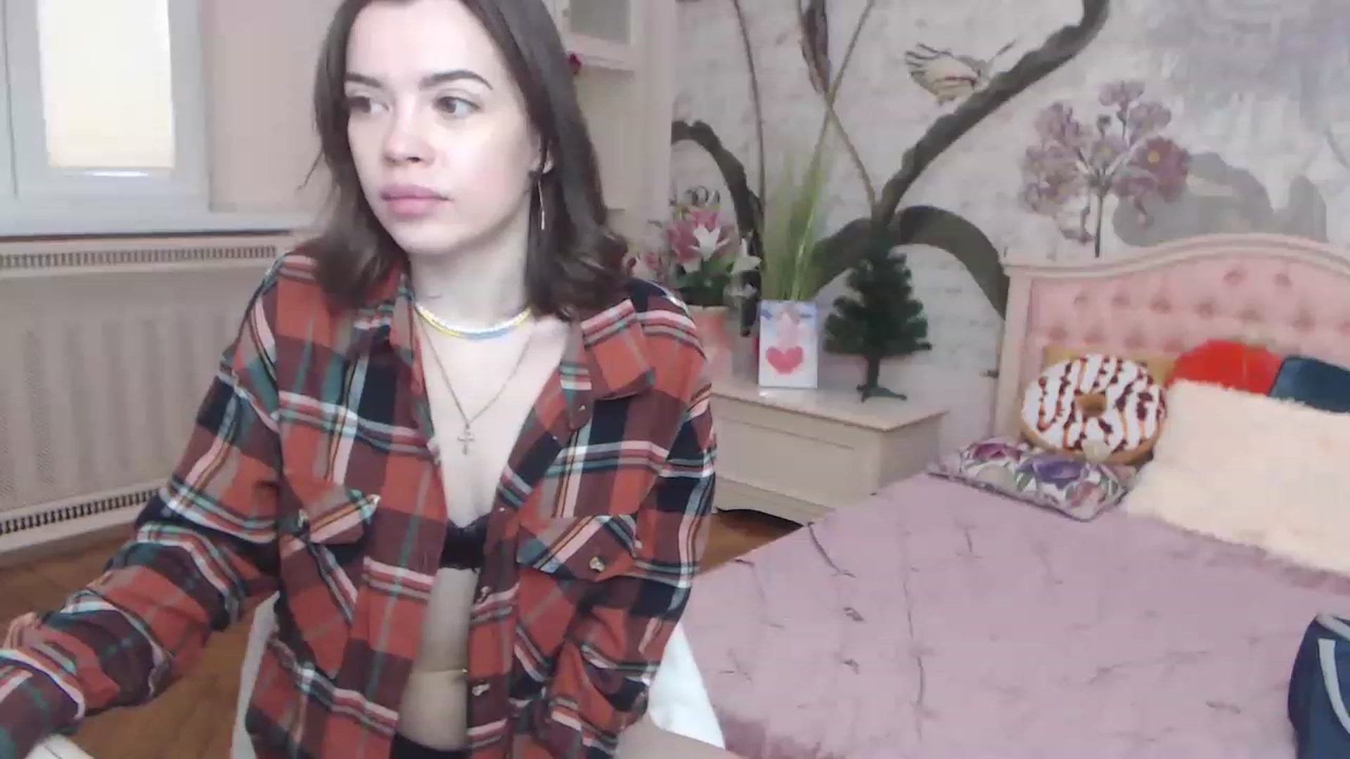 Gallery image thumbnail from Alisha_Norris's myfreecams stream on, 12/20/2022, 09:24 image 18 of 20
