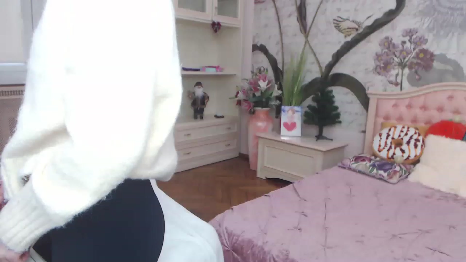 Gallery image thumbnail from Alisha_Norris's myfreecams stream on, 12/21/2022, 12:25 image 12 of 20