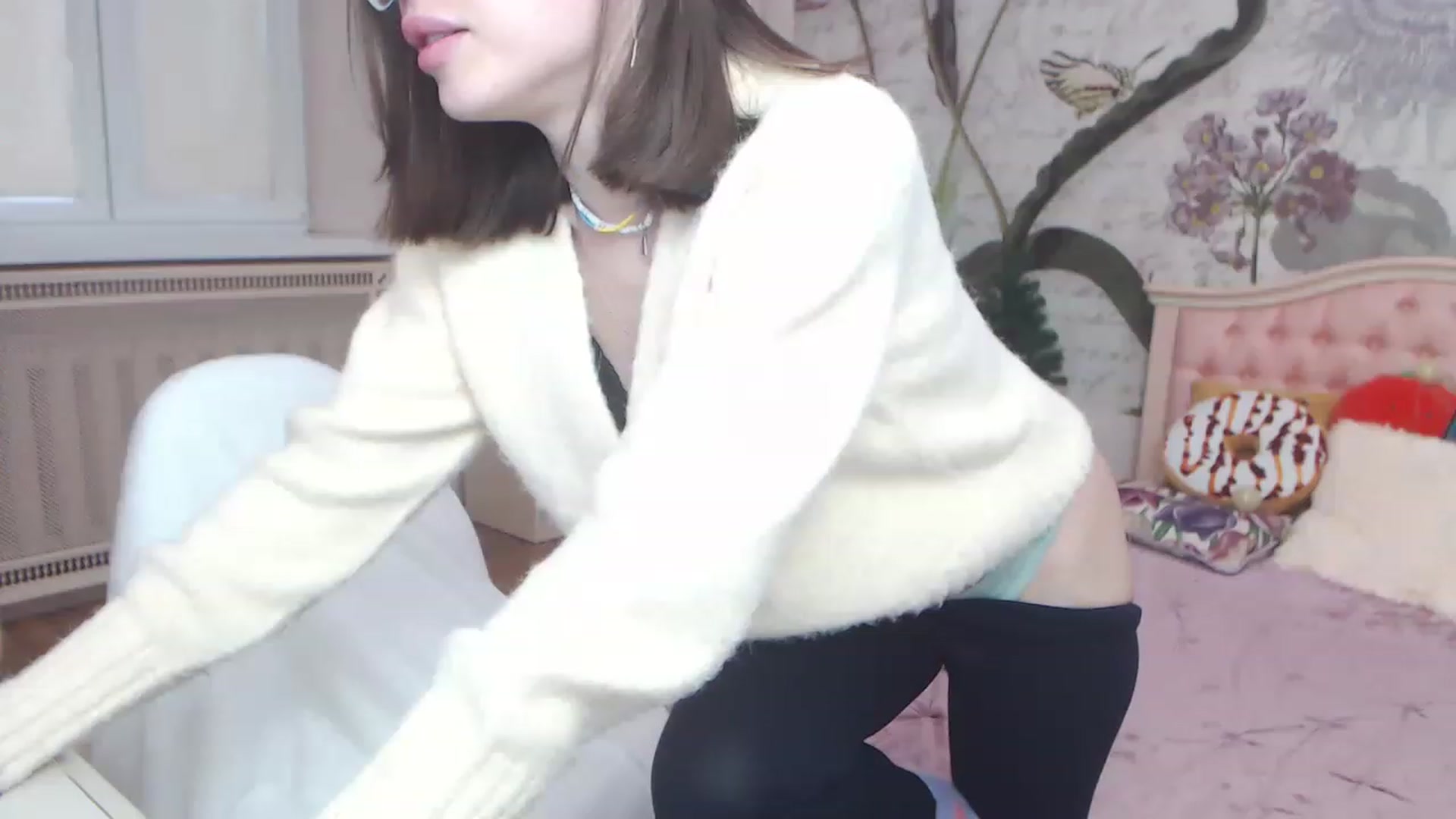 Gallery image thumbnail from Alisha_Norris's myfreecams stream on, 12/21/2022, 12:25 image 11 of 20