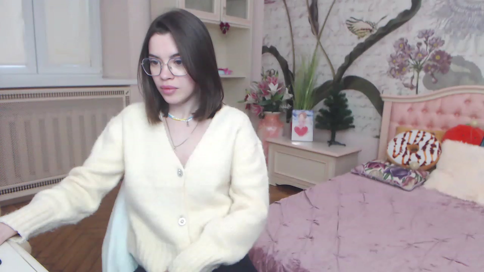 Gallery image thumbnail from Alisha_Norris's myfreecams stream on, 12/21/2022, 12:25 image 8 of 20