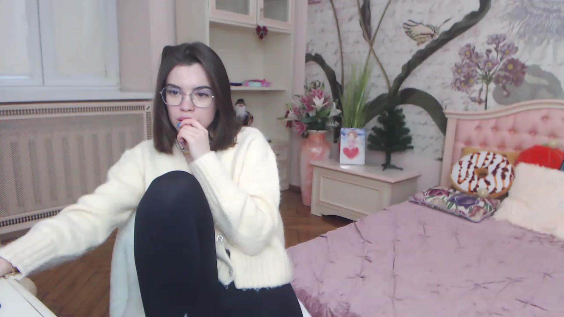 Gallery image thumbnail from Alisha_Norris's myfreecams stream on, 12/21/2022, 12:25 image 20 of 20