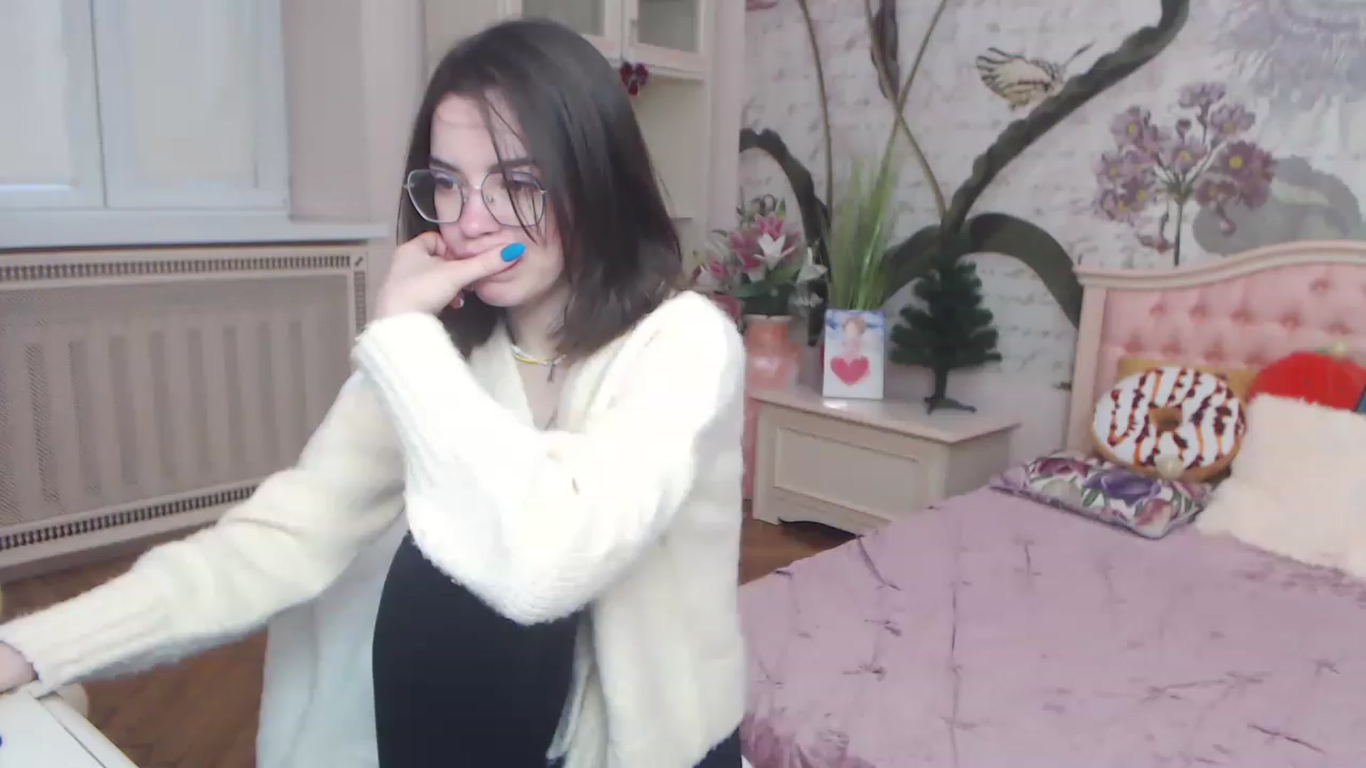 Gallery image thumbnail from Alisha_Norris's myfreecams stream on, 12/21/2022, 12:25 image 18 of 20
