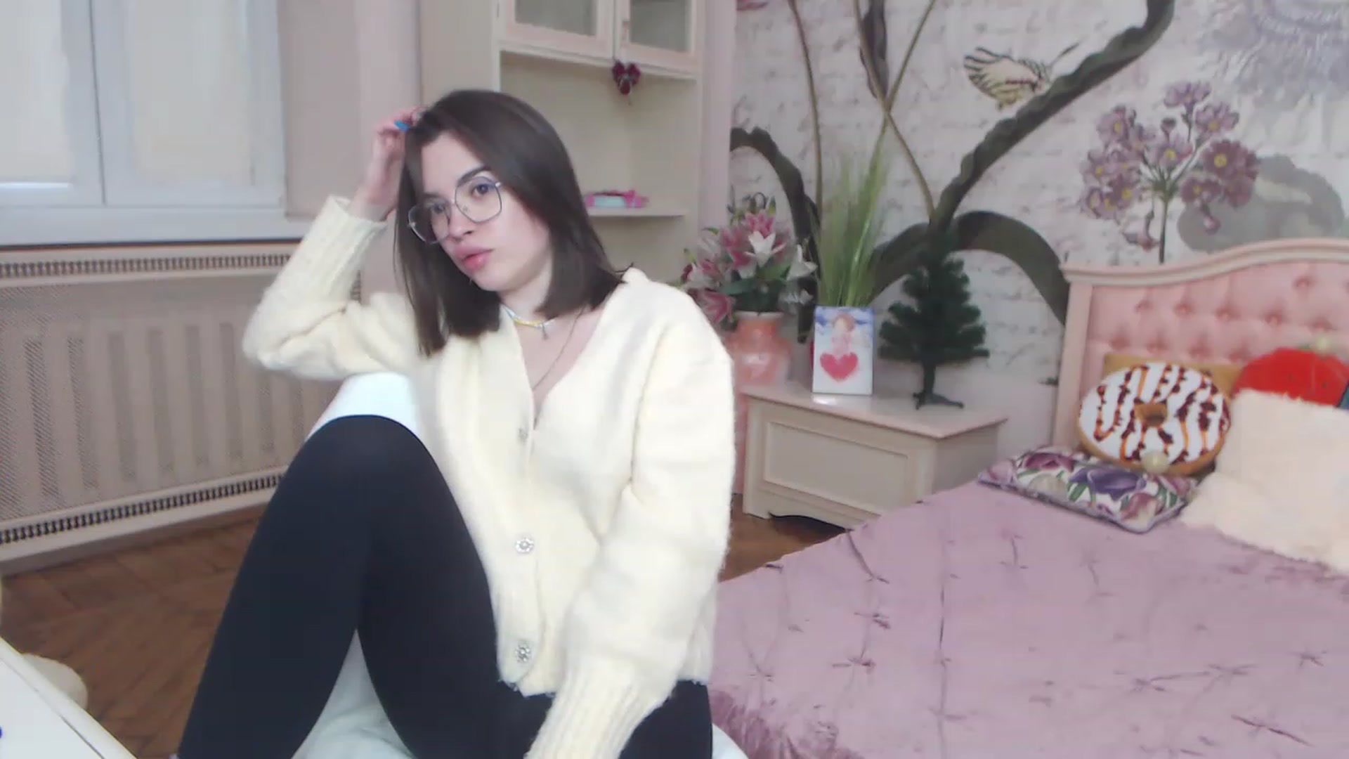 Gallery image thumbnail from Alisha_Norris's myfreecams stream on, 12/21/2022, 12:25 image 14 of 20