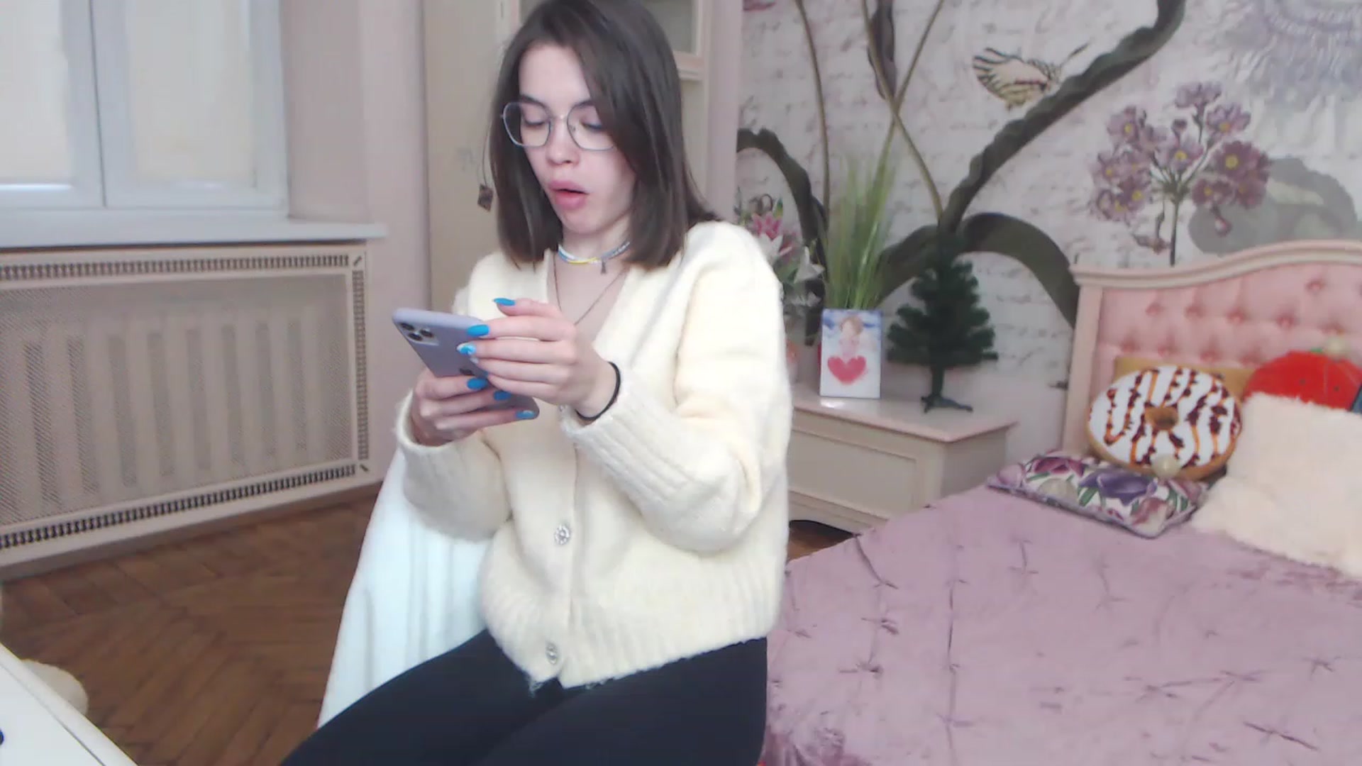 Gallery image thumbnail from Alisha_Norris's myfreecams stream on, 12/21/2022, 12:25 image 1 of 20