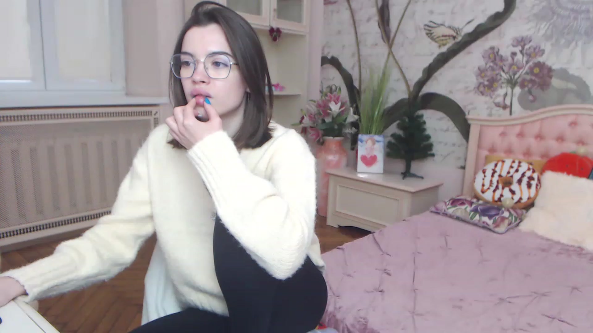 Gallery image thumbnail from Alisha_Norris's myfreecams stream on, 12/21/2022, 12:25 image 4 of 20