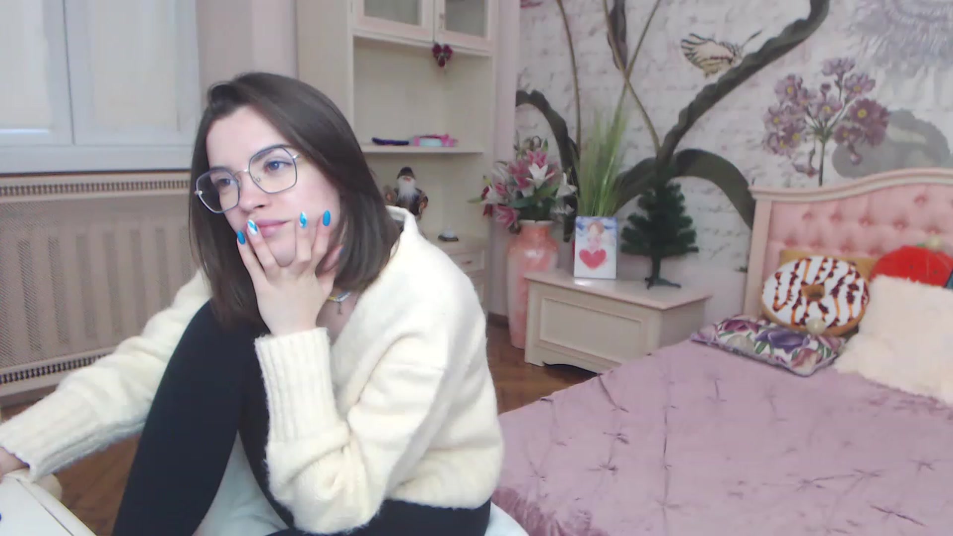 Gallery image thumbnail from Alisha_Norris's myfreecams stream on, 12/21/2022, 12:25 image 15 of 20