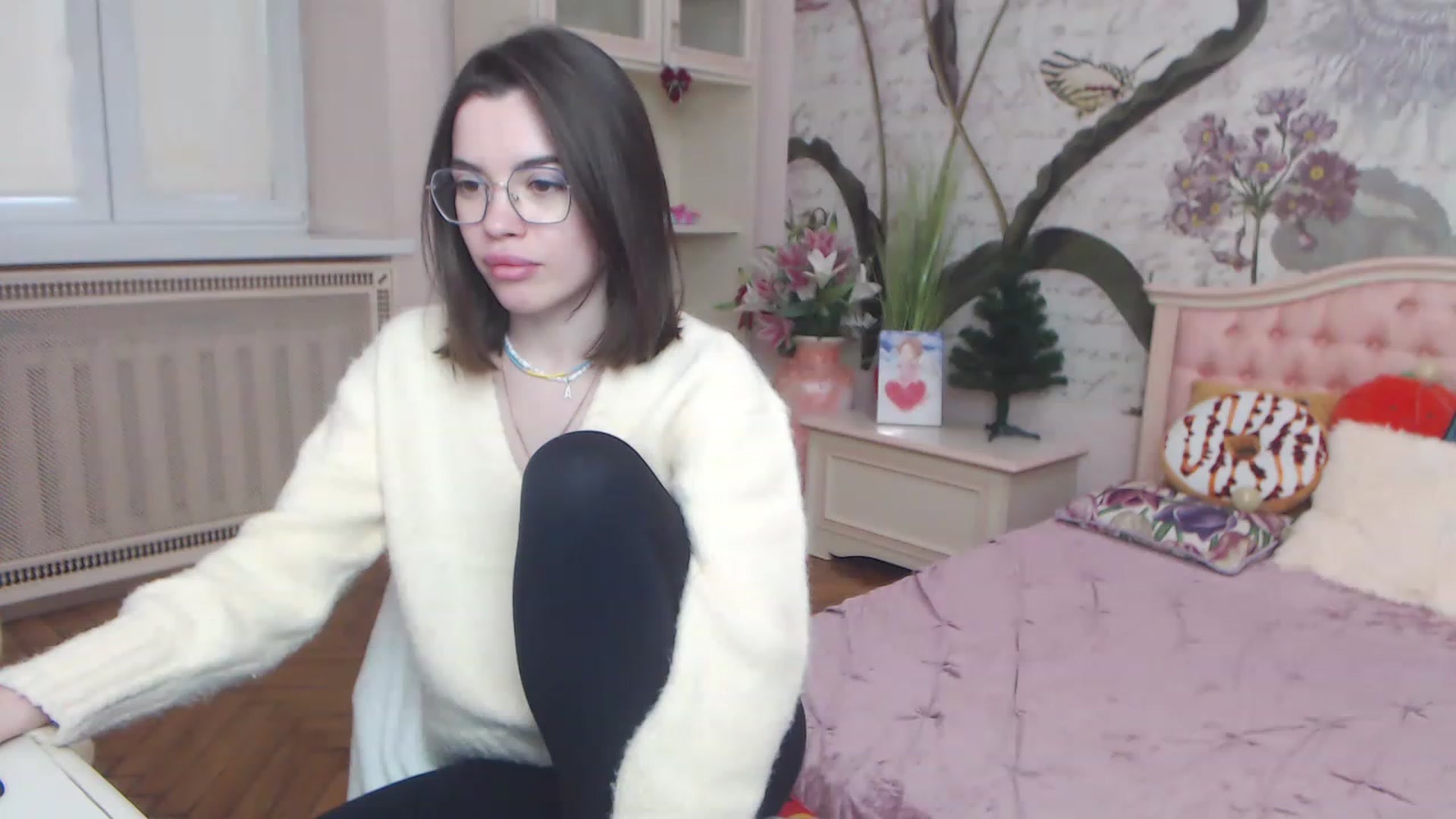 Gallery image thumbnail from Alisha_Norris's myfreecams stream on, 12/21/2022, 12:25 image 5 of 20