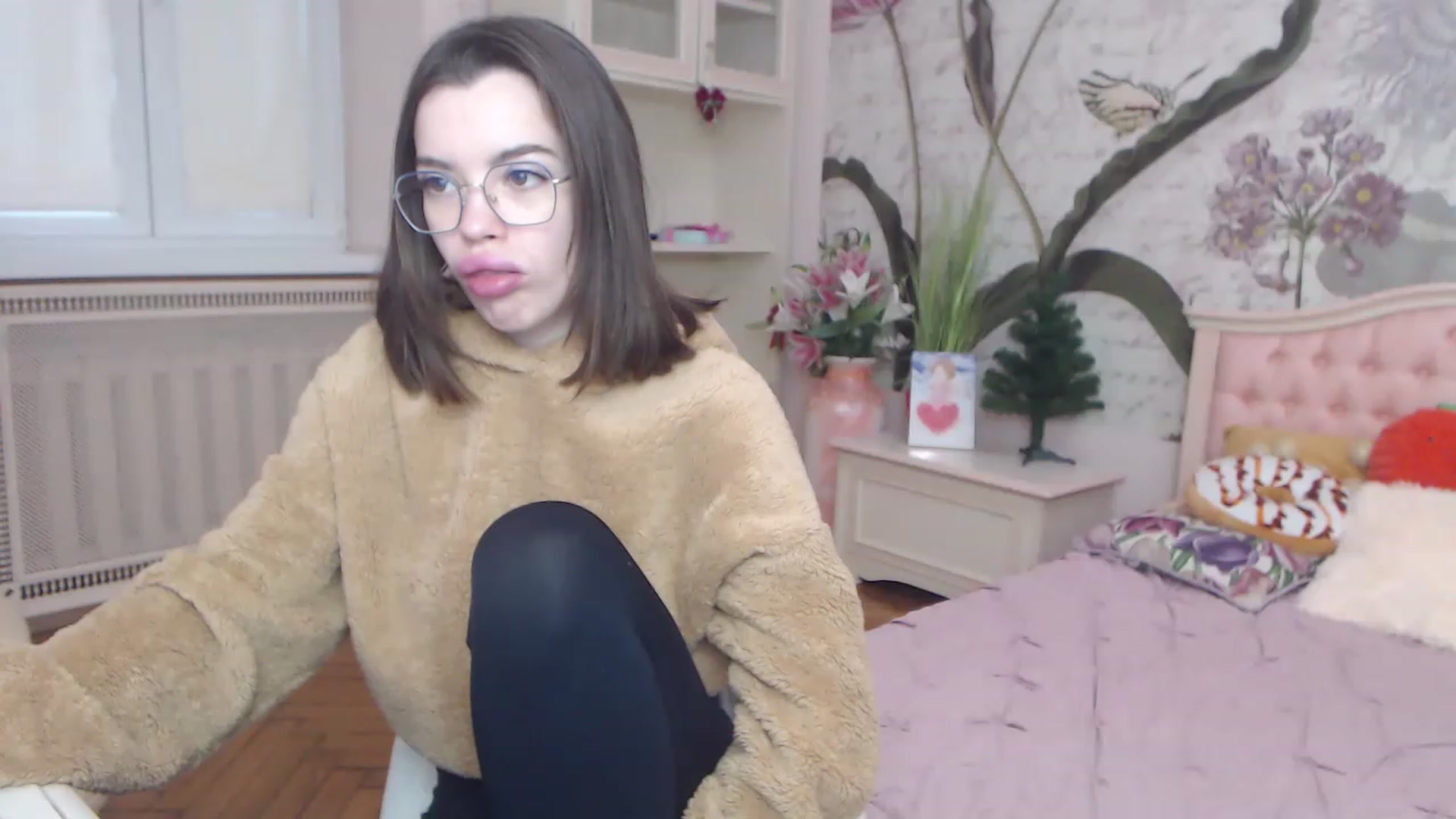 Gallery image thumbnail from Alisha_Norris's myfreecams stream on, 12/24/2022, 11:28 image 5 of 20