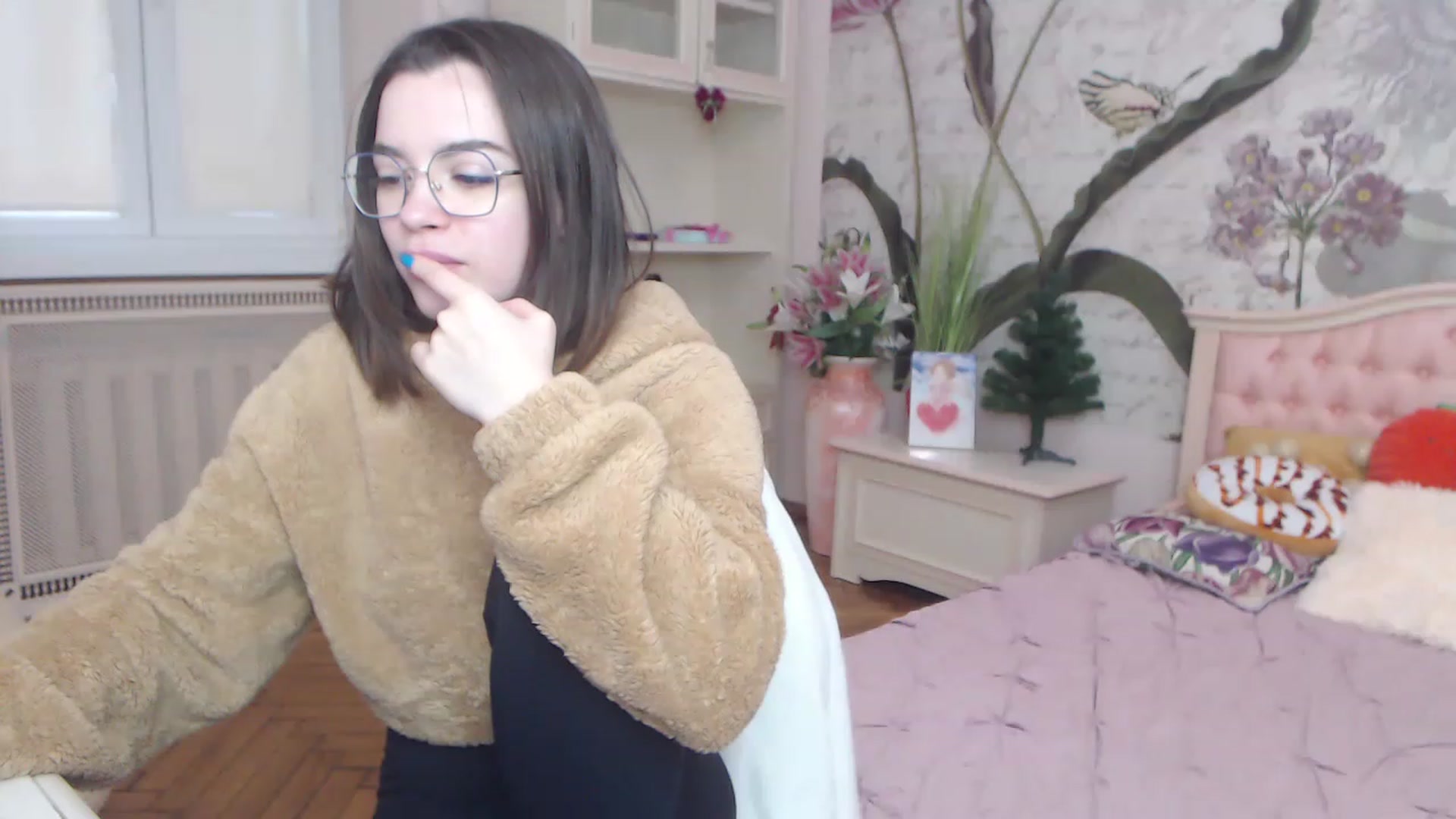 Gallery image thumbnail from Alisha_Norris's myfreecams stream on, 12/24/2022, 11:28 image 13 of 20