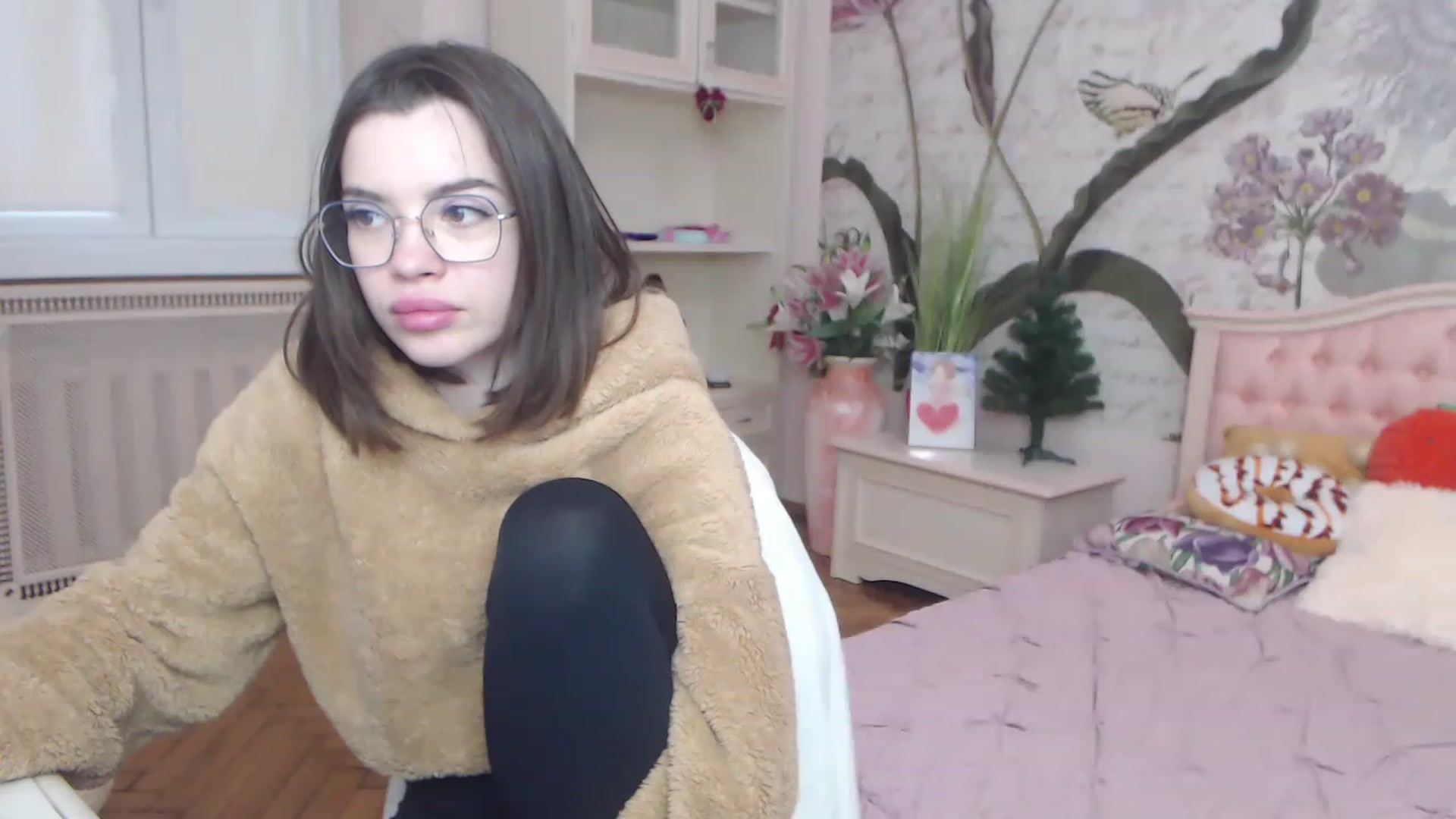 Gallery image thumbnail from Alisha_Norris's myfreecams stream on, 12/24/2022, 11:28 image 16 of 20