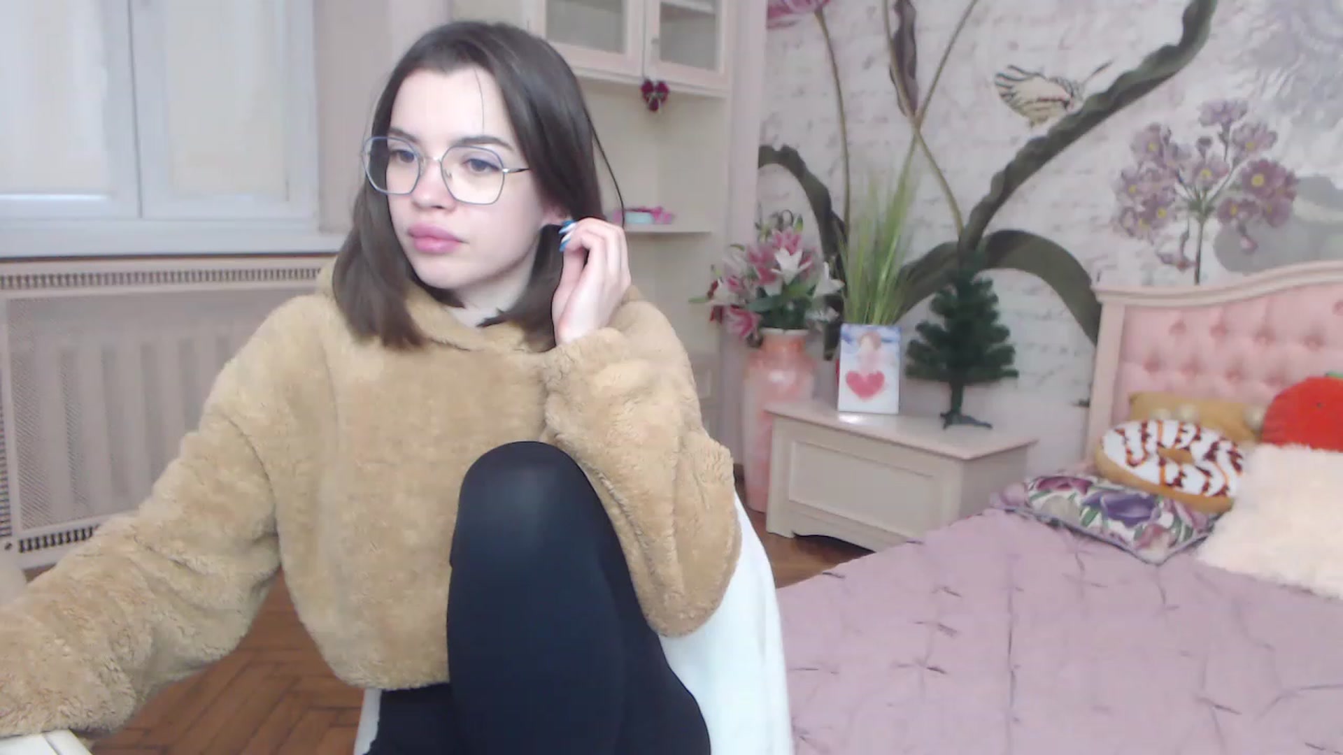 Gallery image thumbnail from Alisha_Norris's myfreecams stream on, 12/24/2022, 11:28 image 17 of 20