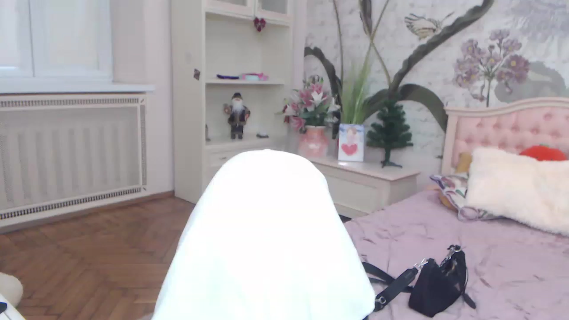 Gallery image thumbnail from Alisha_Norris's myfreecams stream on, 12/25/2022, 10:08 image 18 of 20