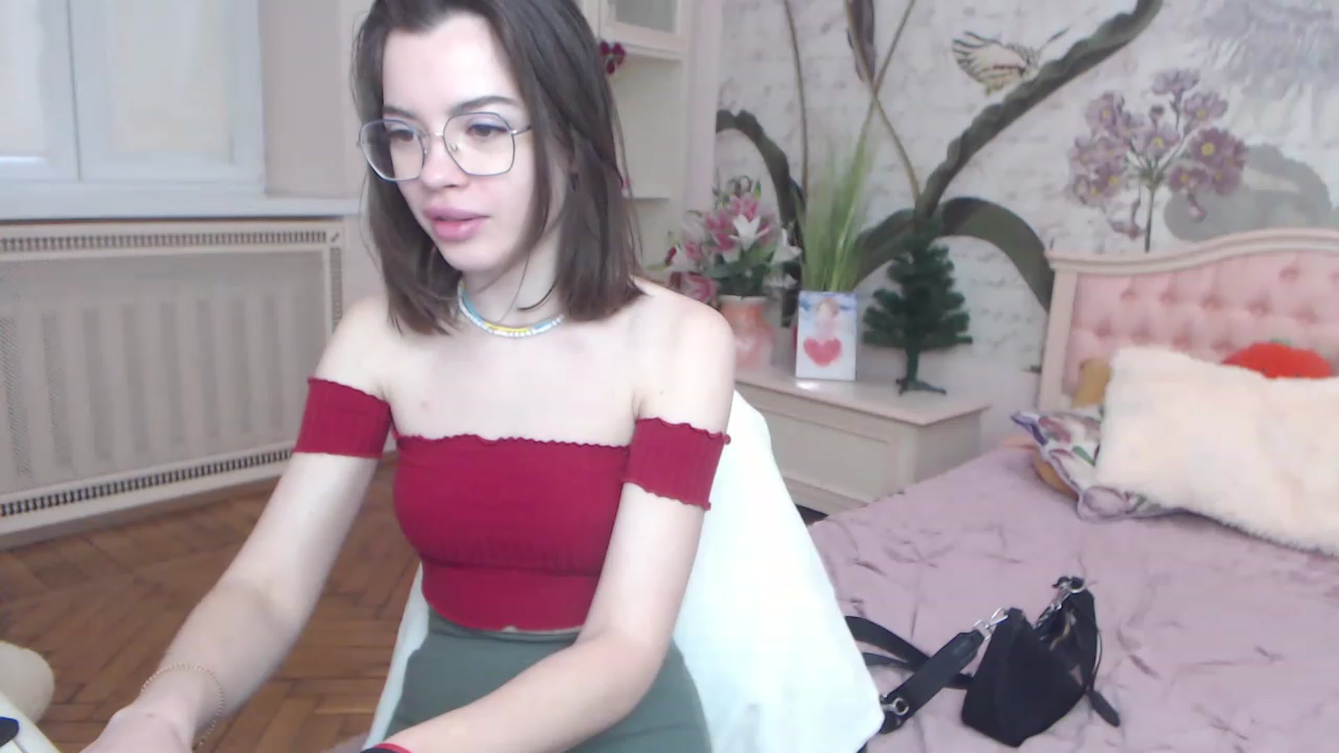 Gallery image thumbnail from Alisha_Norris's myfreecams stream on, 12/25/2022, 10:08 image 7 of 20