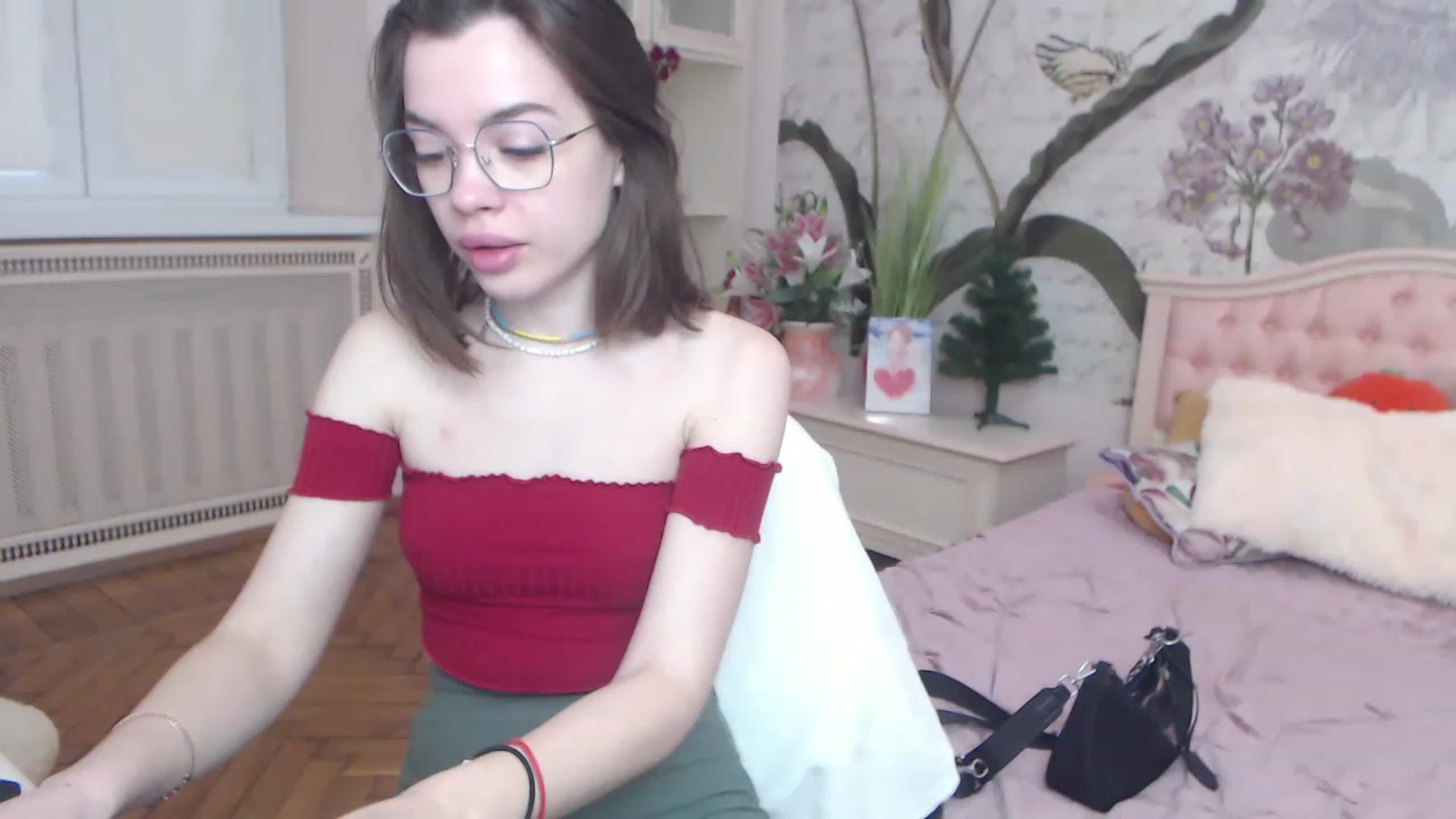 Gallery image thumbnail from Alisha_Norris's myfreecams stream on, 12/25/2022, 10:08 image 1 of 20