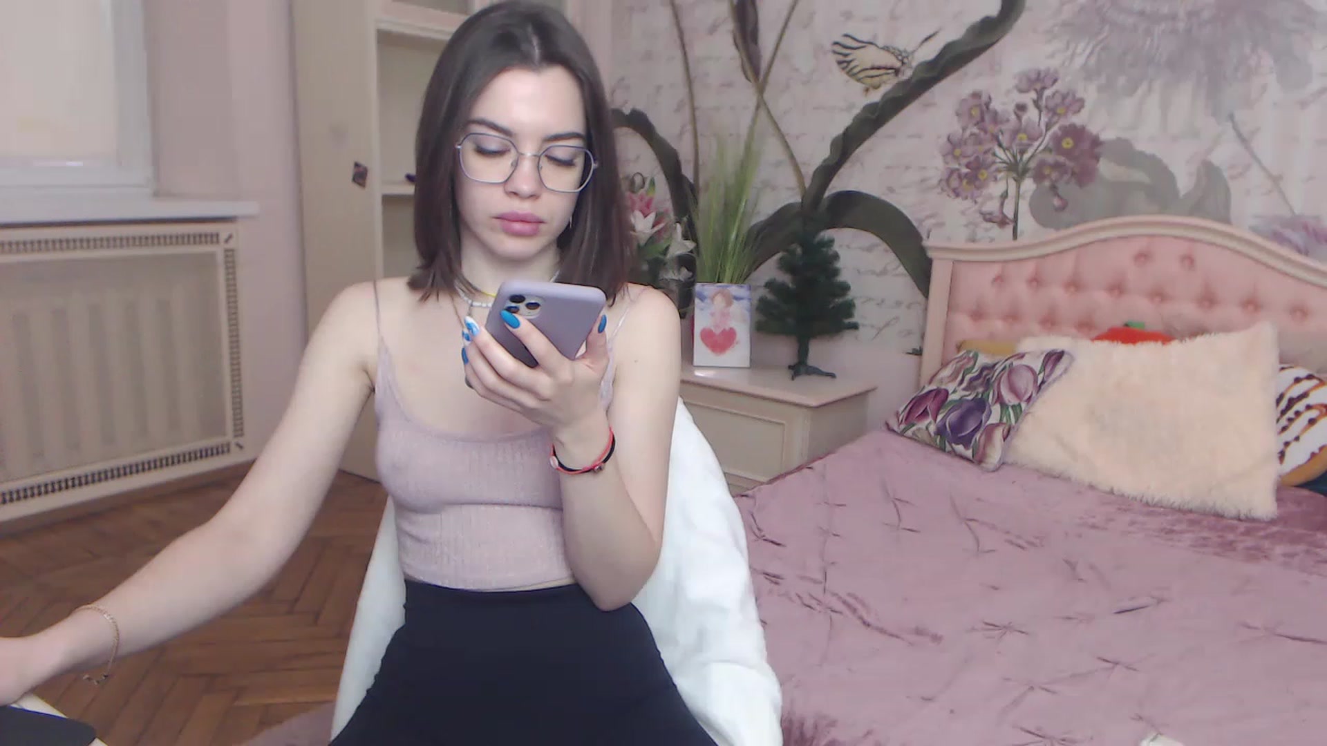 Gallery image thumbnail from Alisha_Norris's myfreecams stream on, 12/26/2022, 11:38 image 6 of 20