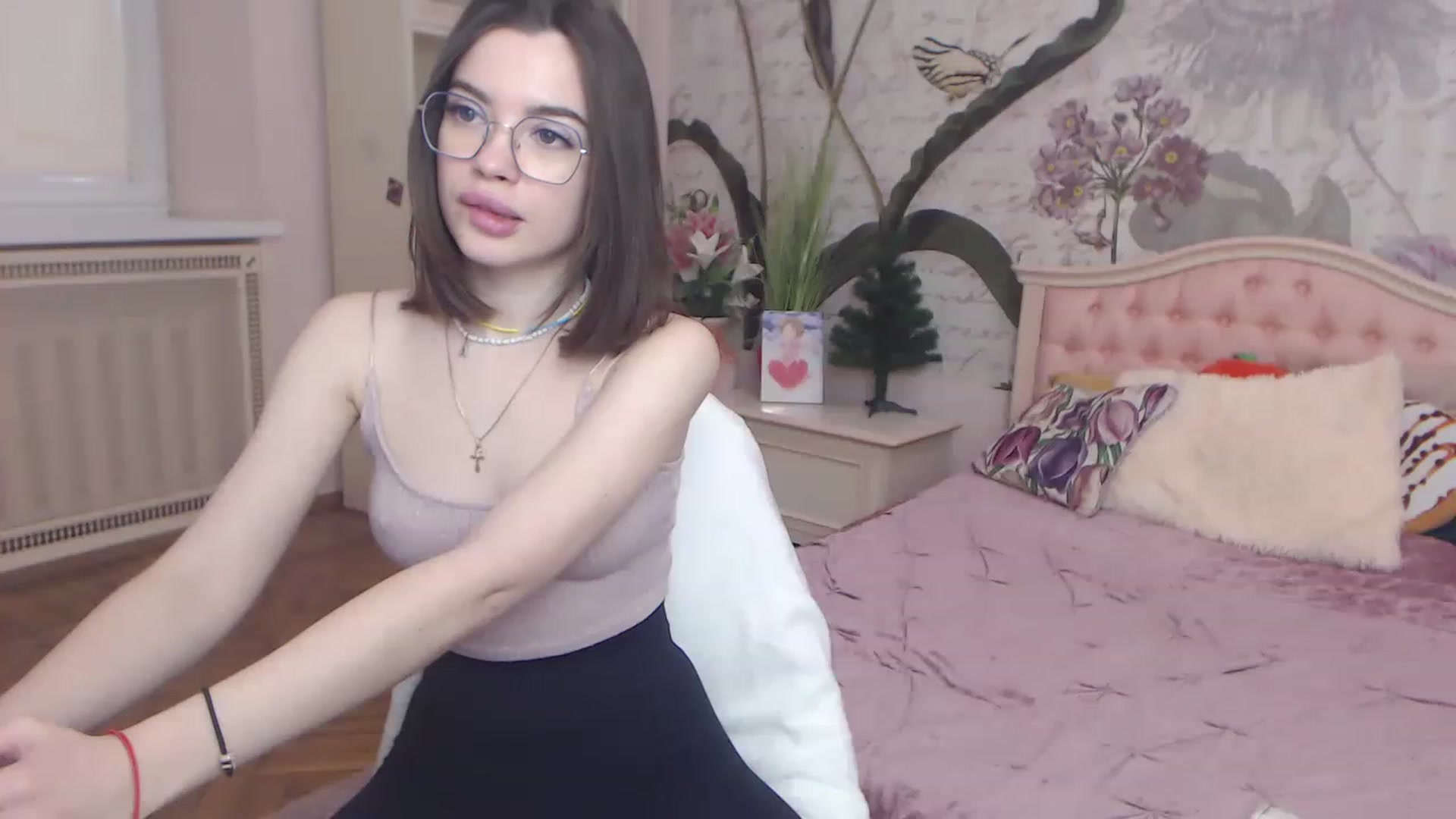 Gallery image thumbnail from Alisha_Norris's myfreecams stream on, 12/26/2022, 11:38 image 7 of 20