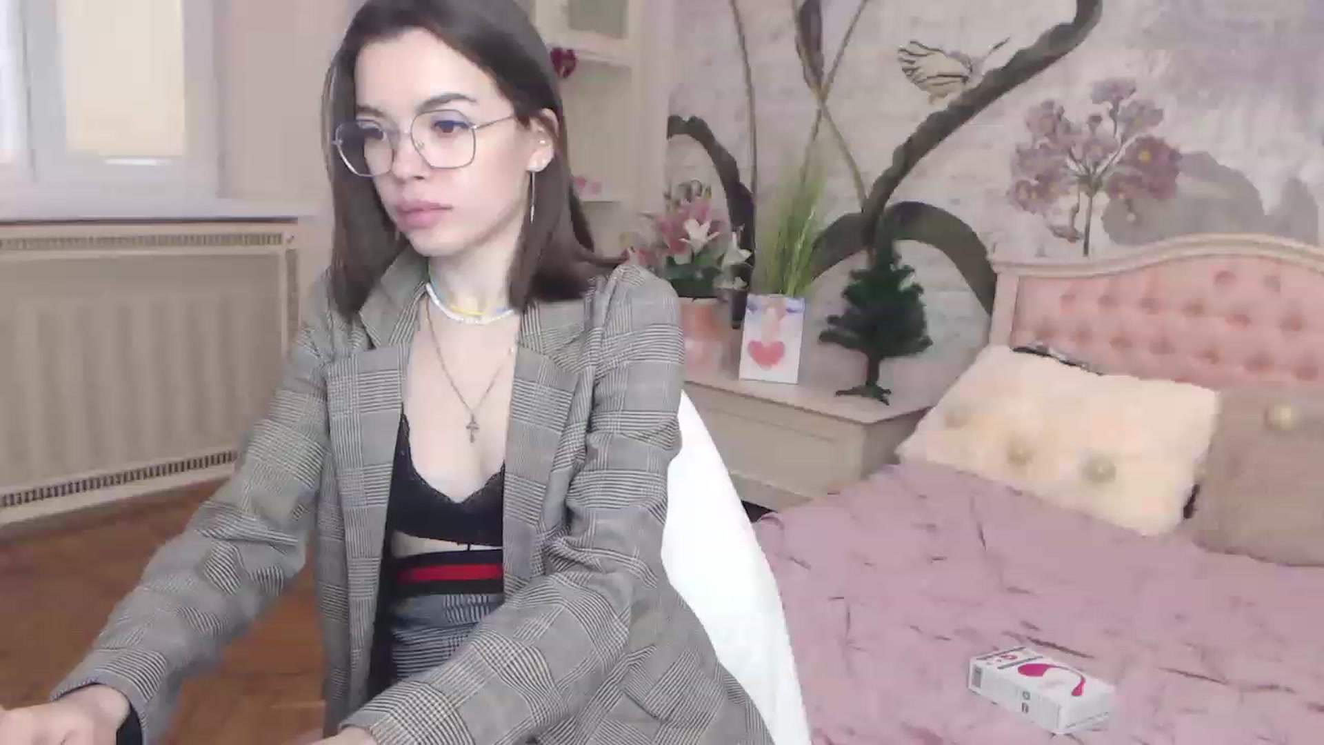 Gallery image thumbnail from Alisha_Norris's myfreecams stream on, 01/01/2023, 11:24 image 16 of 20