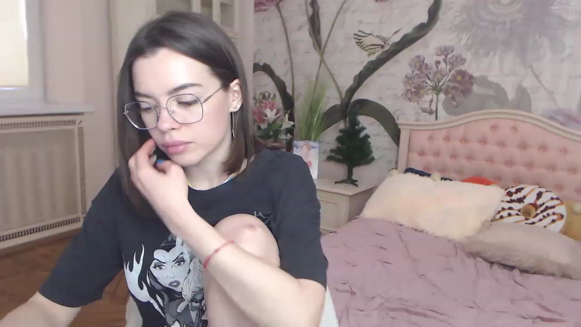 Gallery image thumbnail from Alisha_Norris's myfreecams stream on, 01/08/2023, 11:53 image 1 of 20