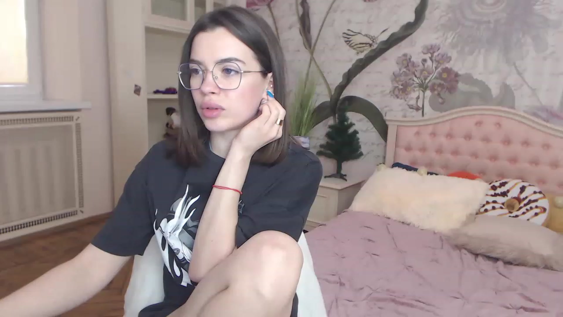 Gallery image thumbnail from Alisha_Norris's myfreecams stream on, 01/08/2023, 11:53 image 9 of 20