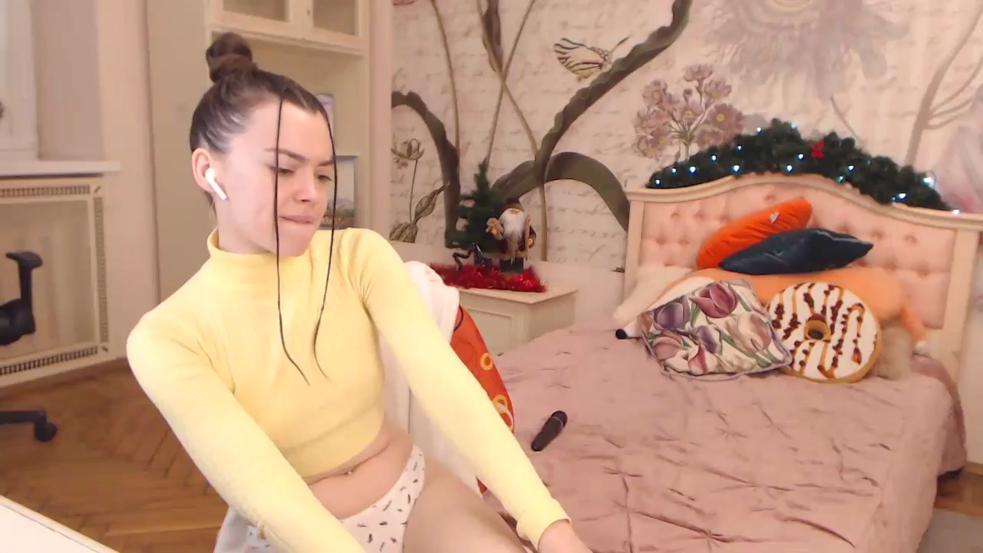 Gallery image thumbnail from Alisha_Norris's myfreecams stream on, 12/30/2024, 11:37 image 10 of 20