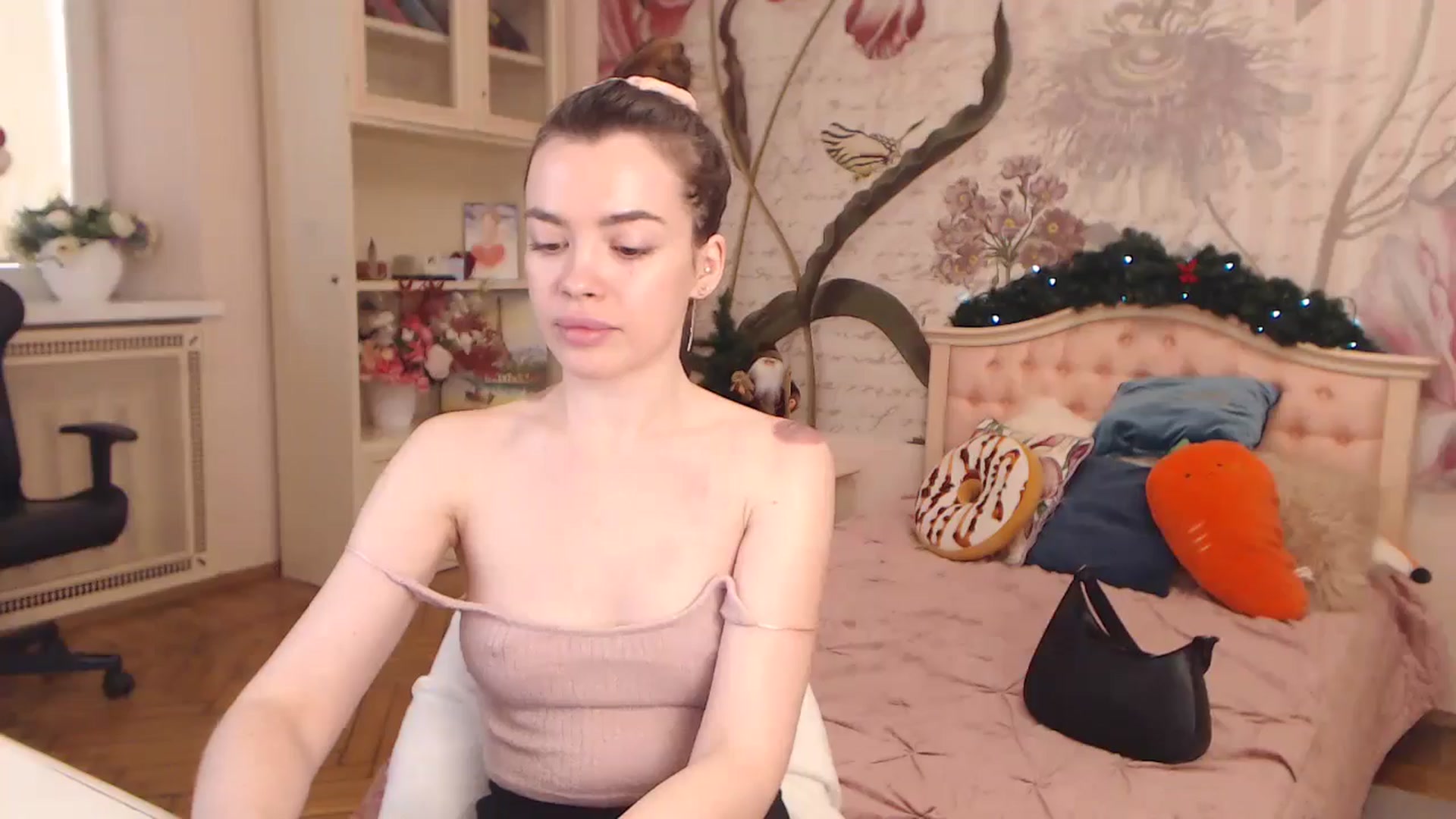 Gallery image thumbnail from Alisha_Norris's myfreecams stream on, 01/04/2025, 11:01 image 2 of 20