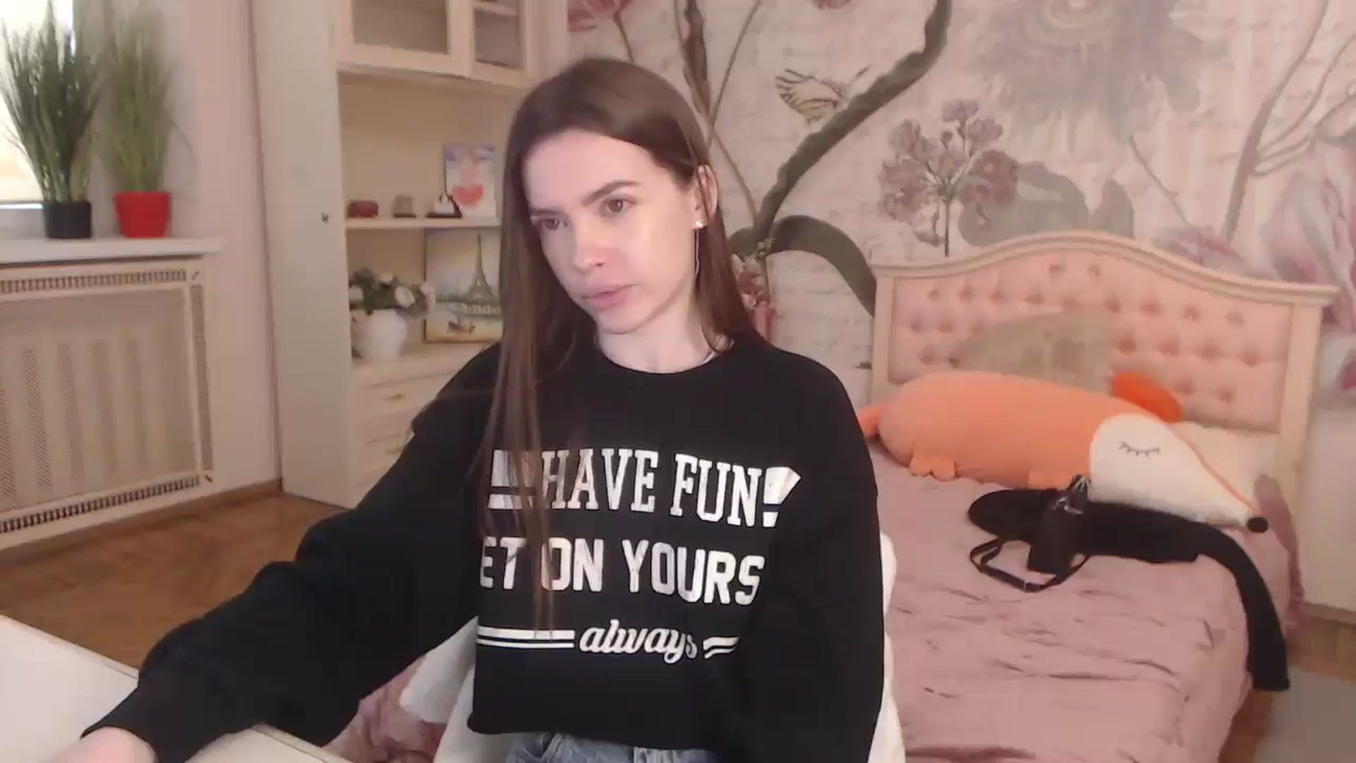 Gallery image thumbnail from Alisha_Norris's myfreecams stream on, 05/19/2025, 08:05 image 6 of 20