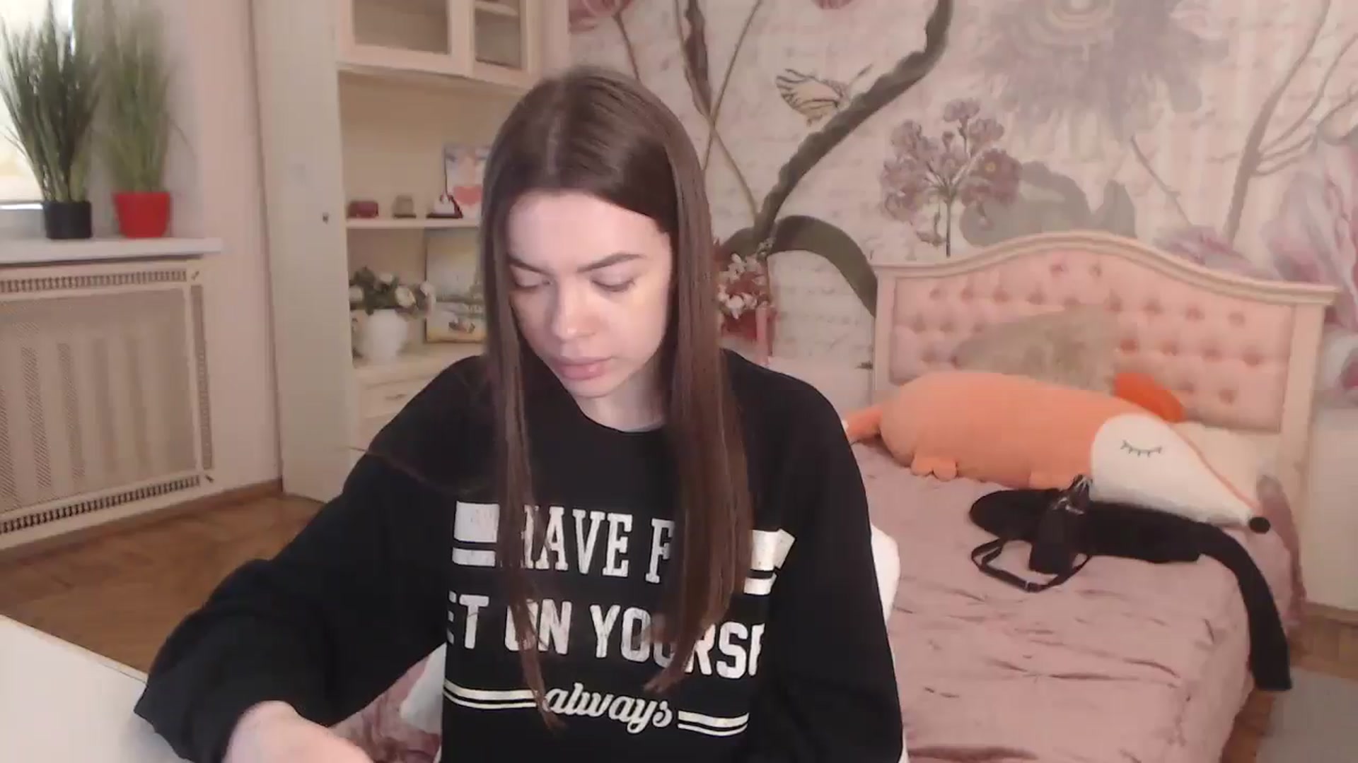 Gallery image thumbnail from Alisha_Norris's myfreecams stream on, 05/19/2025, 08:05 image 7 of 20