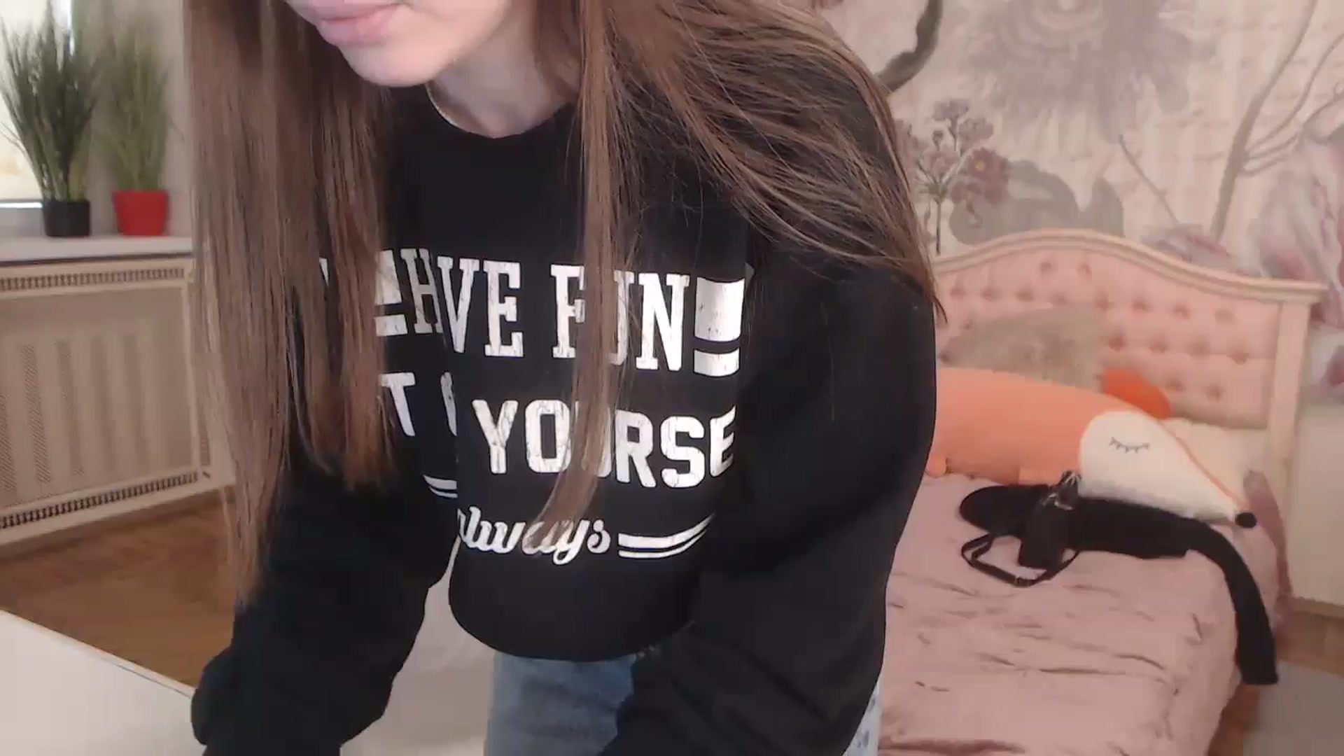 Gallery image thumbnail from Alisha_Norris's myfreecams stream on, 05/19/2025, 08:05 image 19 of 20