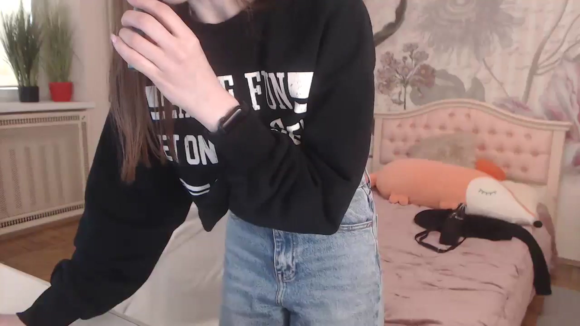 Gallery image thumbnail from Alisha_Norris's myfreecams stream on, 05/19/2025, 08:05 image 15 of 20