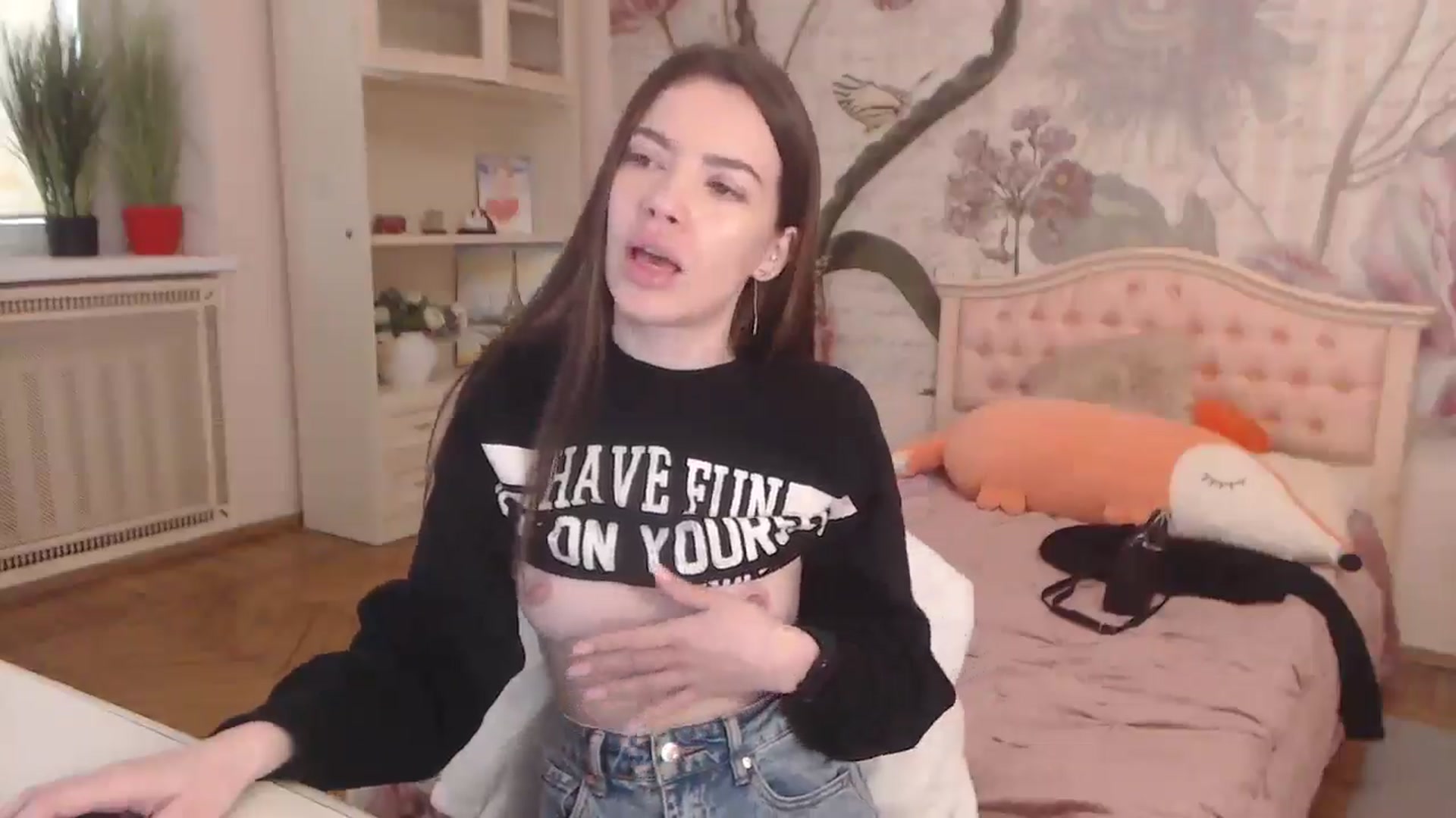 Gallery image thumbnail from Alisha_Norris's myfreecams stream on, 05/19/2025, 08:05 image 10 of 20