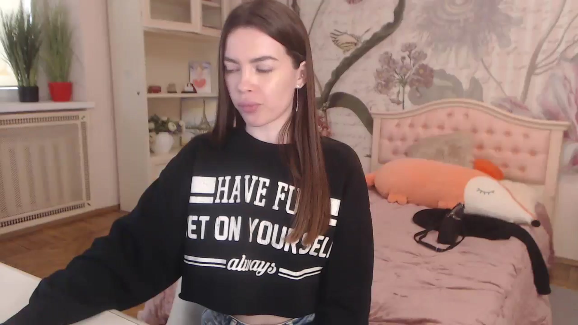 Gallery image thumbnail from Alisha_Norris's myfreecams stream on, 05/19/2025, 08:57 image 6 of 20