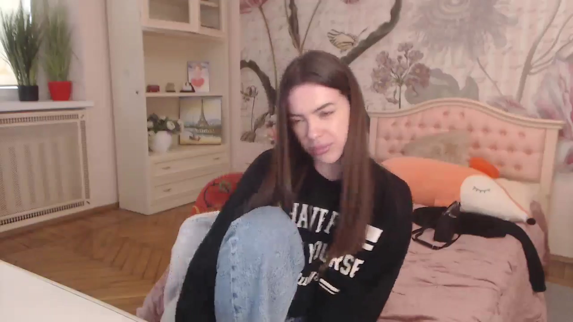 Gallery image thumbnail from Alisha_Norris's myfreecams stream on, 05/19/2025, 08:57 image 8 of 20