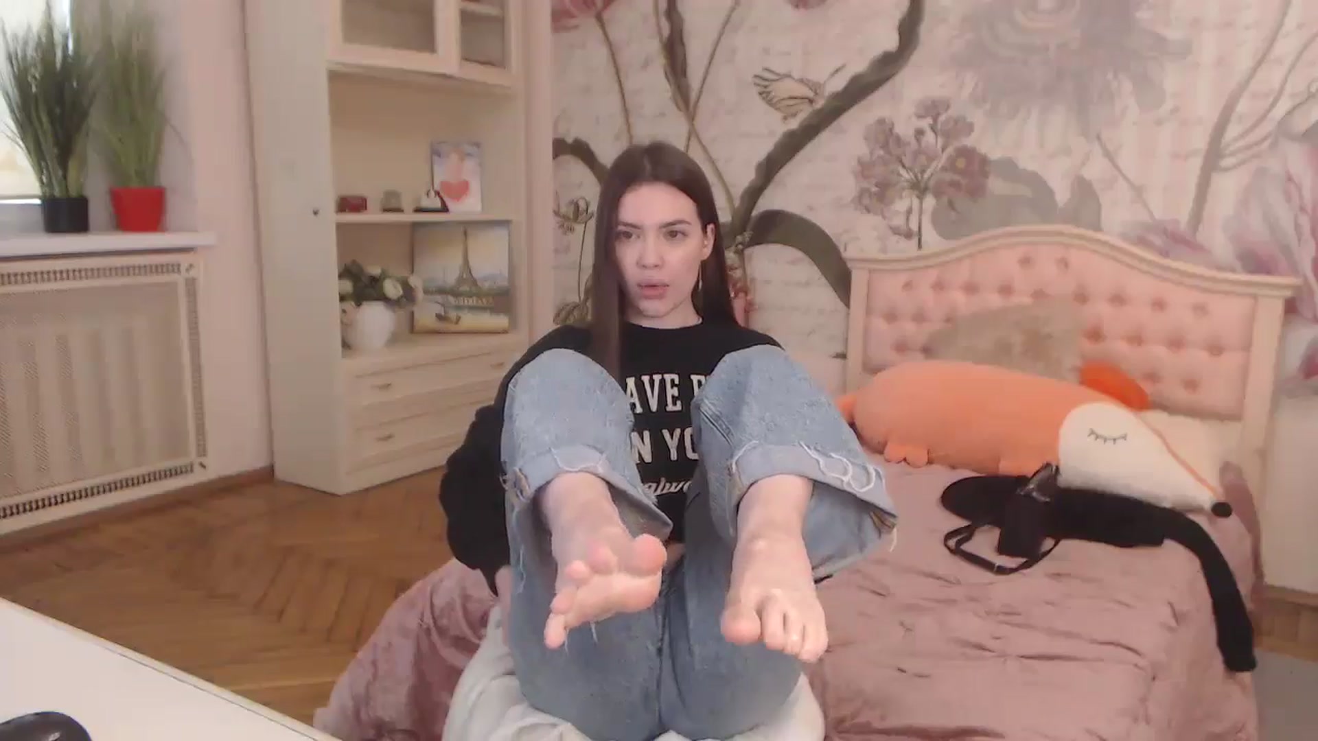 Gallery image thumbnail from Alisha_Norris's myfreecams stream on, 05/19/2025, 08:57 image 17 of 20