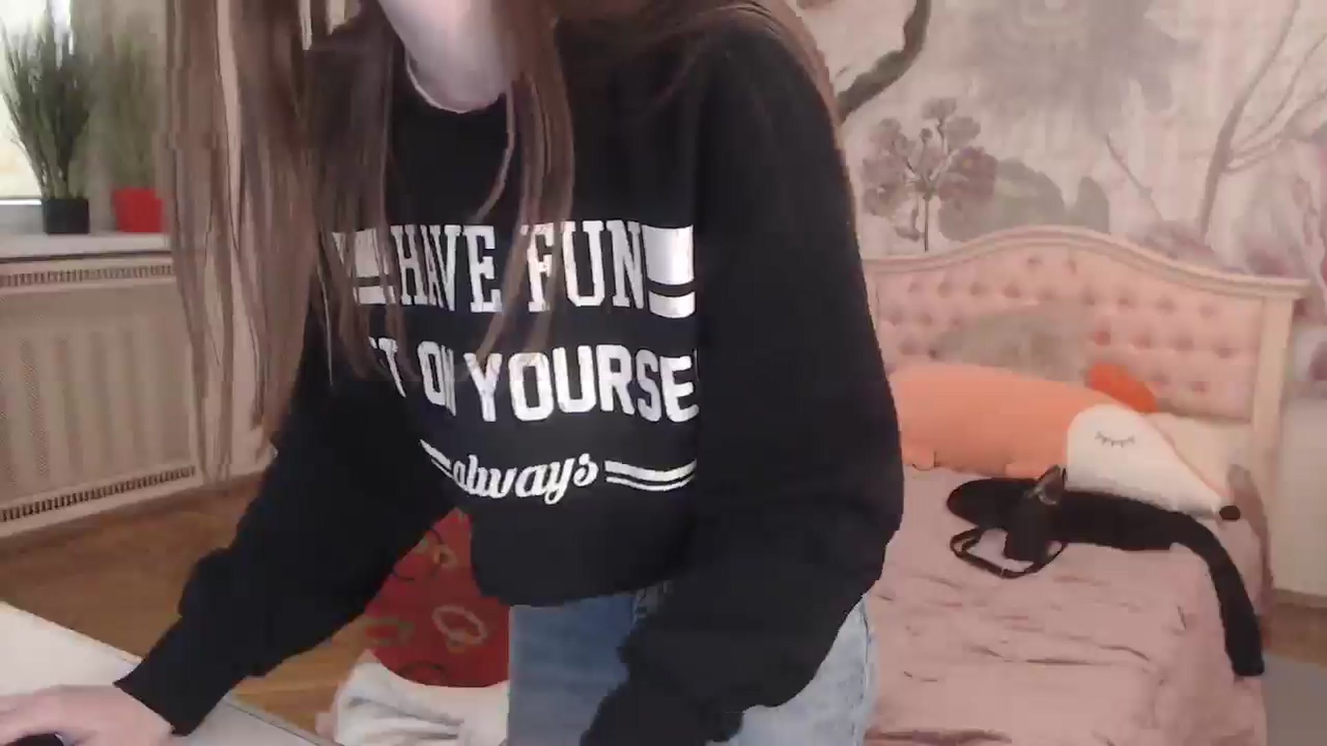 Gallery image thumbnail from Alisha_Norris's myfreecams stream on, 05/19/2025, 08:57 image 15 of 20