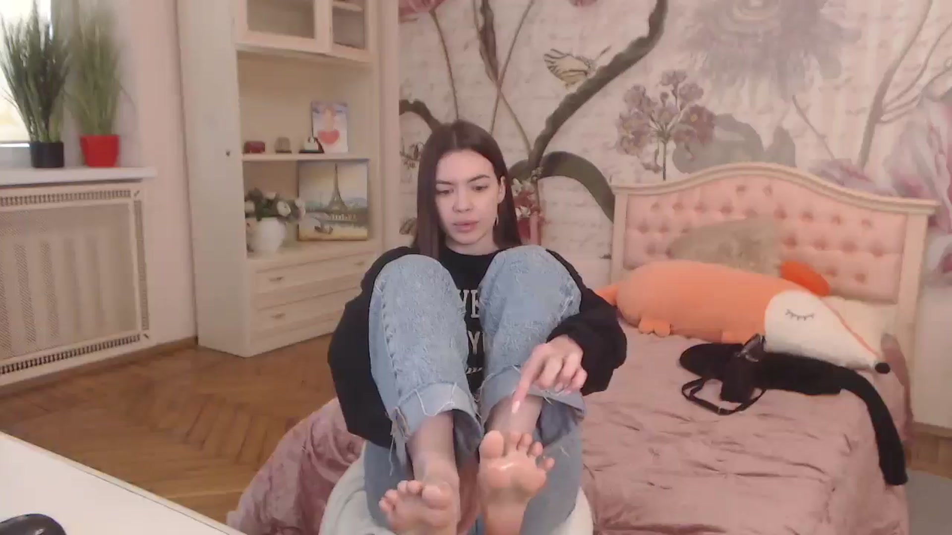 Gallery image thumbnail from Alisha_Norris's myfreecams stream on, 05/19/2025, 08:57 image 18 of 20