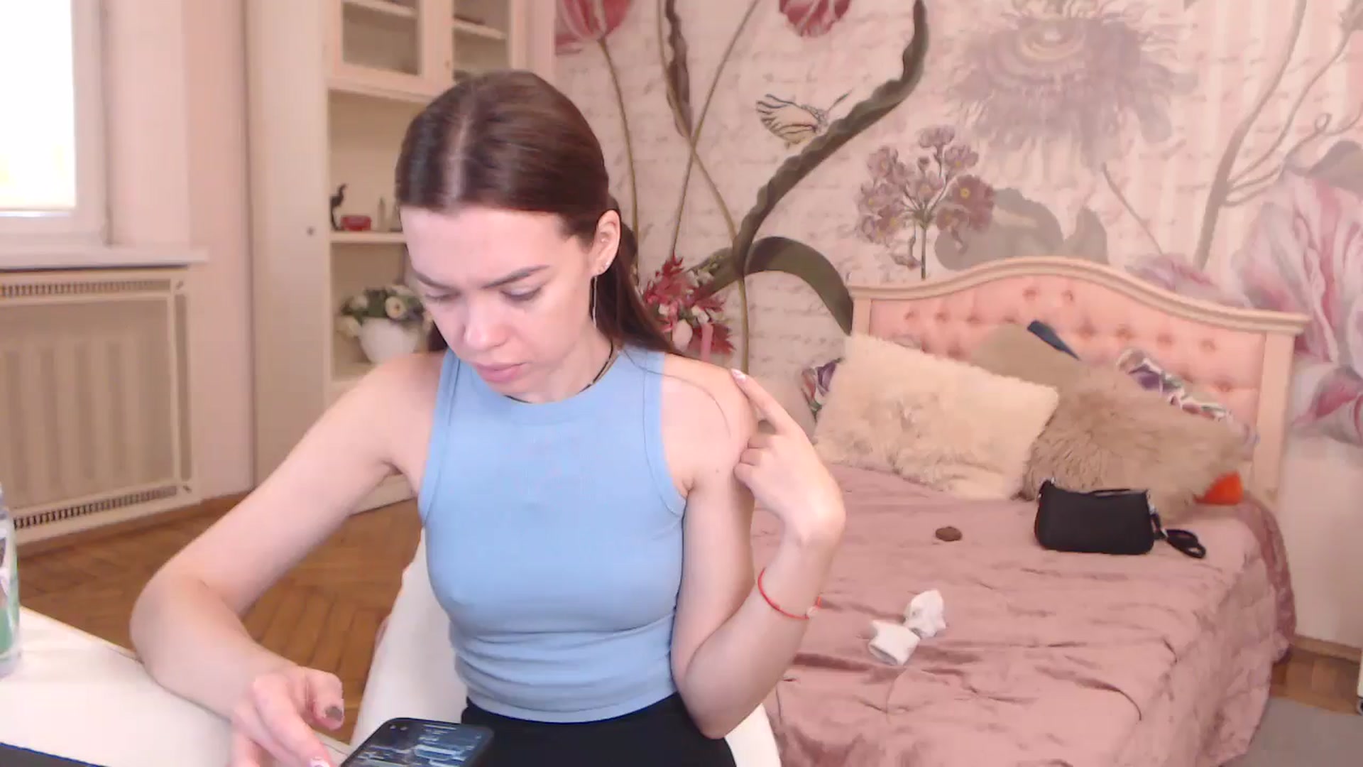 Gallery image thumbnail from Alisha_Norris's myfreecams stream on, 09/16/2025, 08:05 image 19 of 20