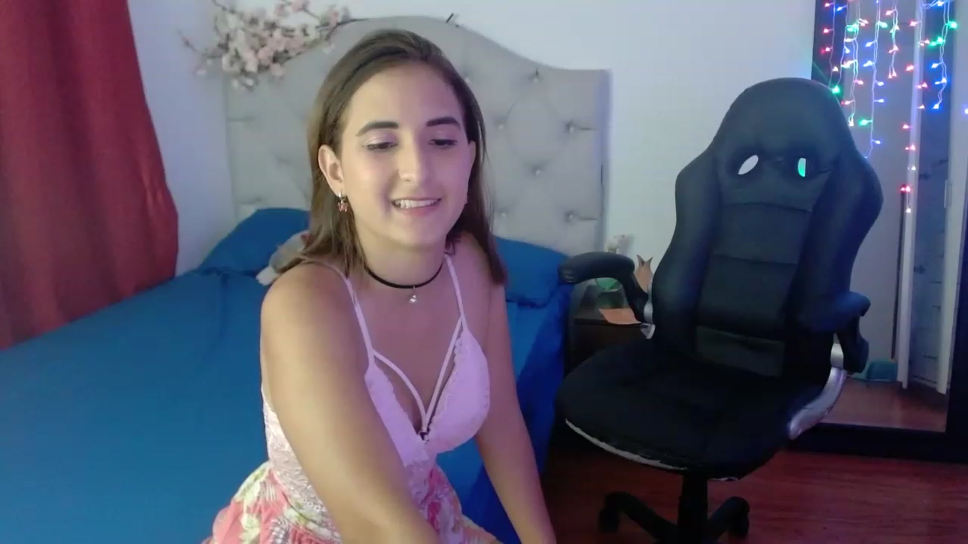 Gallery image thumbnail from Aliss_xoxo's myfreecams stream on, 03/05/2023, 10:52 image 1 of 20