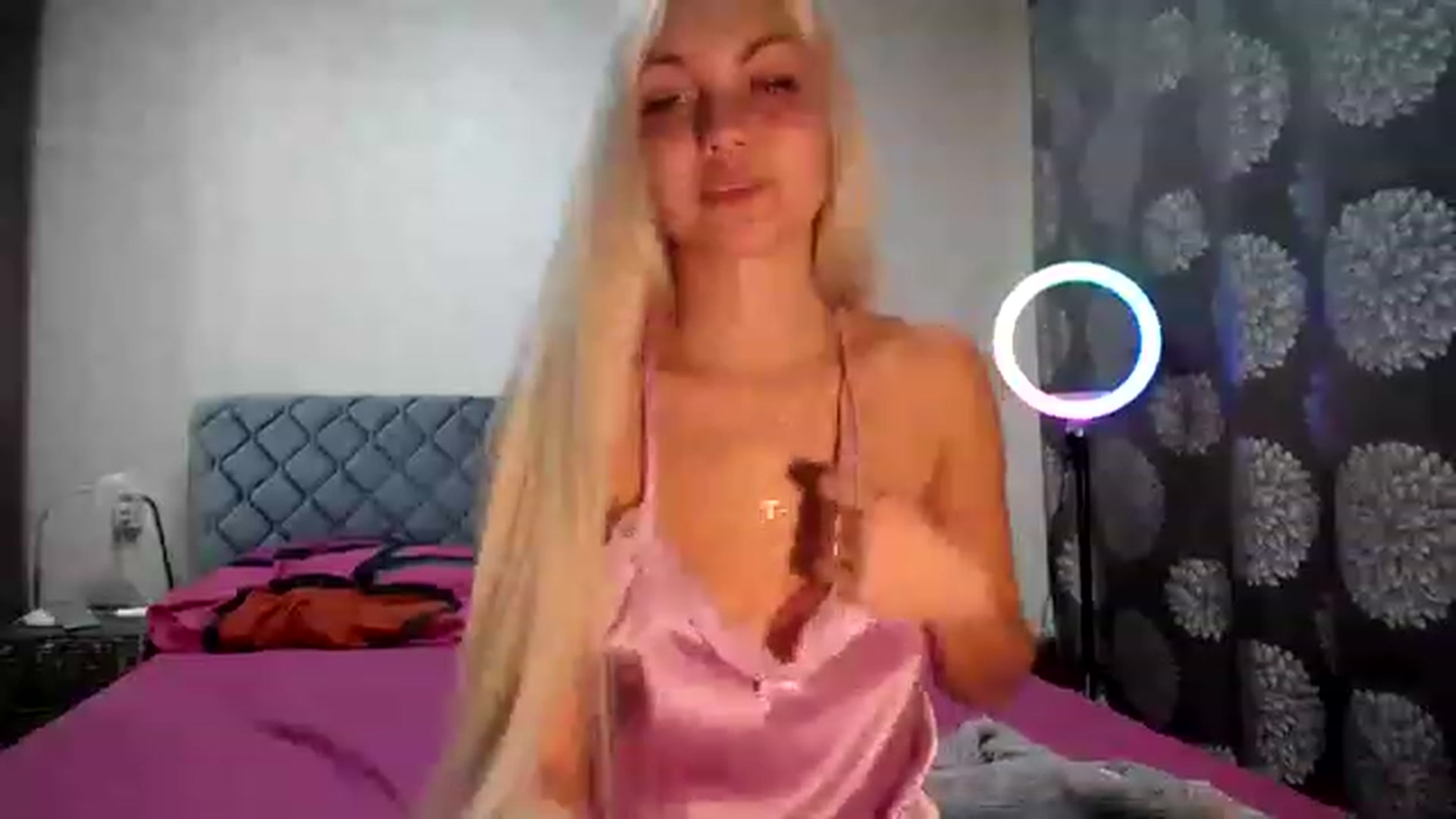 Gallery image thumbnail from AlissaMay's myfreecams stream on, 11/18/2022, 11:56 image 2 of 20