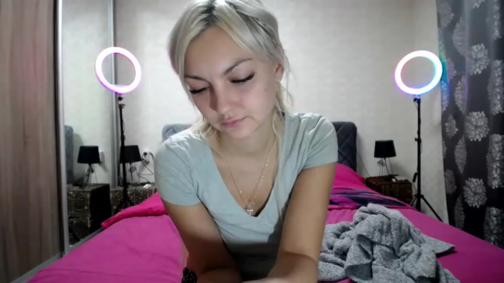 Gallery image thumbnail from AlissaMay's myfreecams stream on, 11/22/2022, 09:17 image 11 of 20