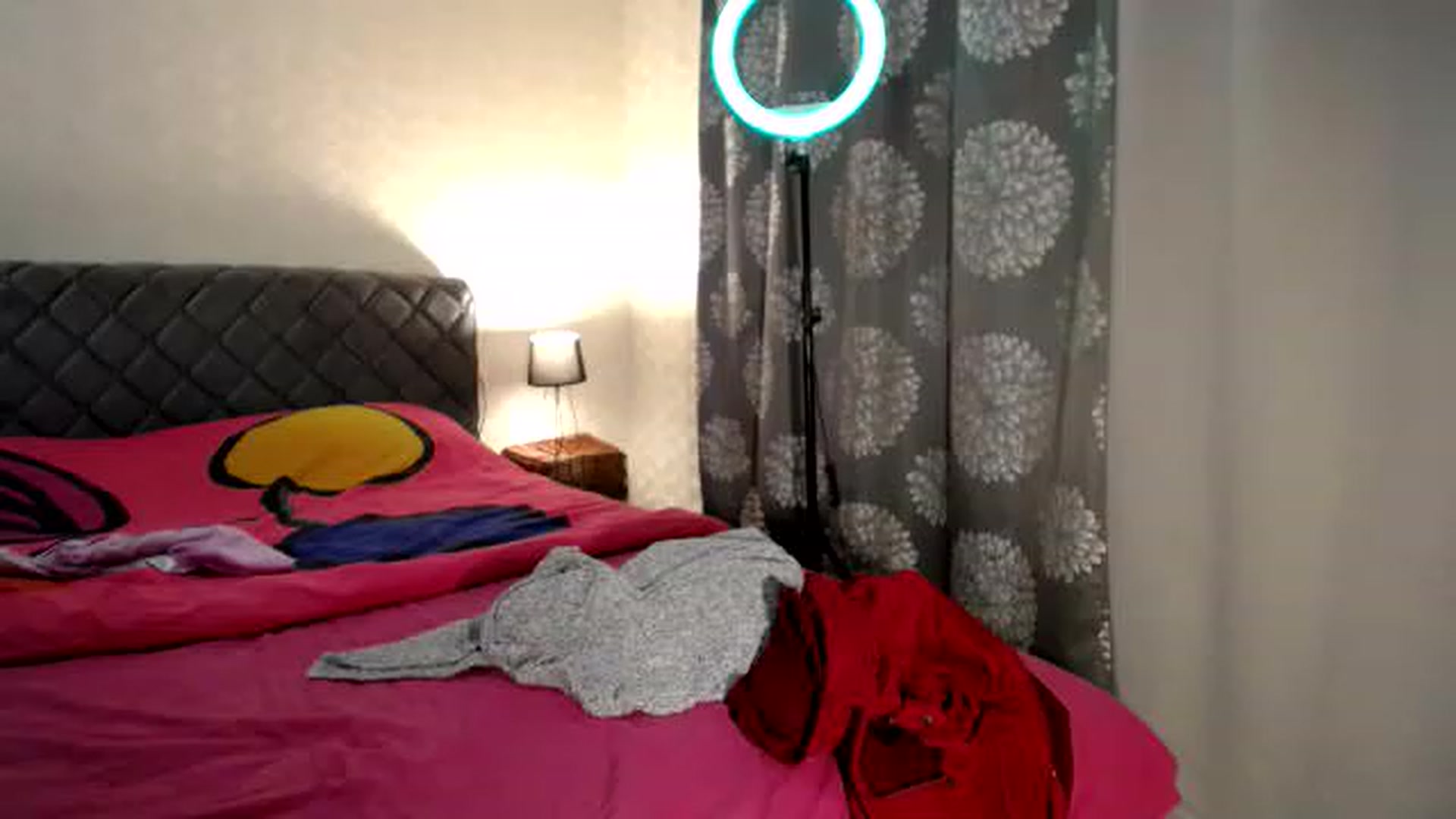 Gallery image thumbnail from AlissaMay's myfreecams stream on, 11/26/2022, 14:05 image 6 of 20