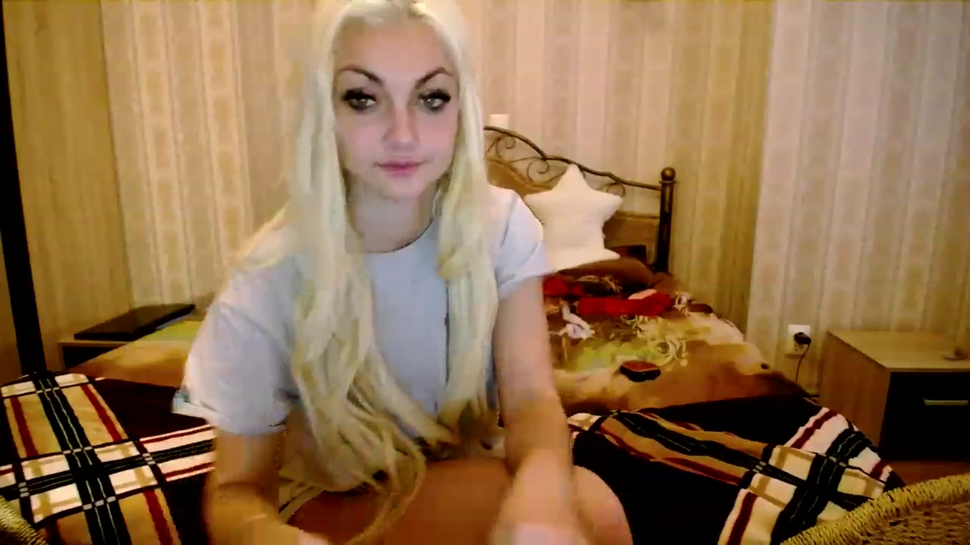 Gallery image thumbnail from AlissaMay's myfreecams stream on, 03/21/2023, 16:33 image 12 of 20