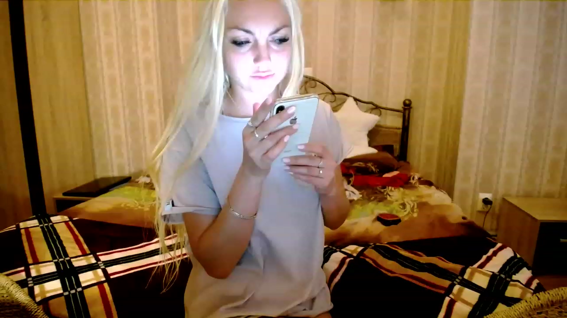 Gallery image thumbnail from AlissaMay's myfreecams stream on, 03/21/2023, 16:33 image 19 of 20