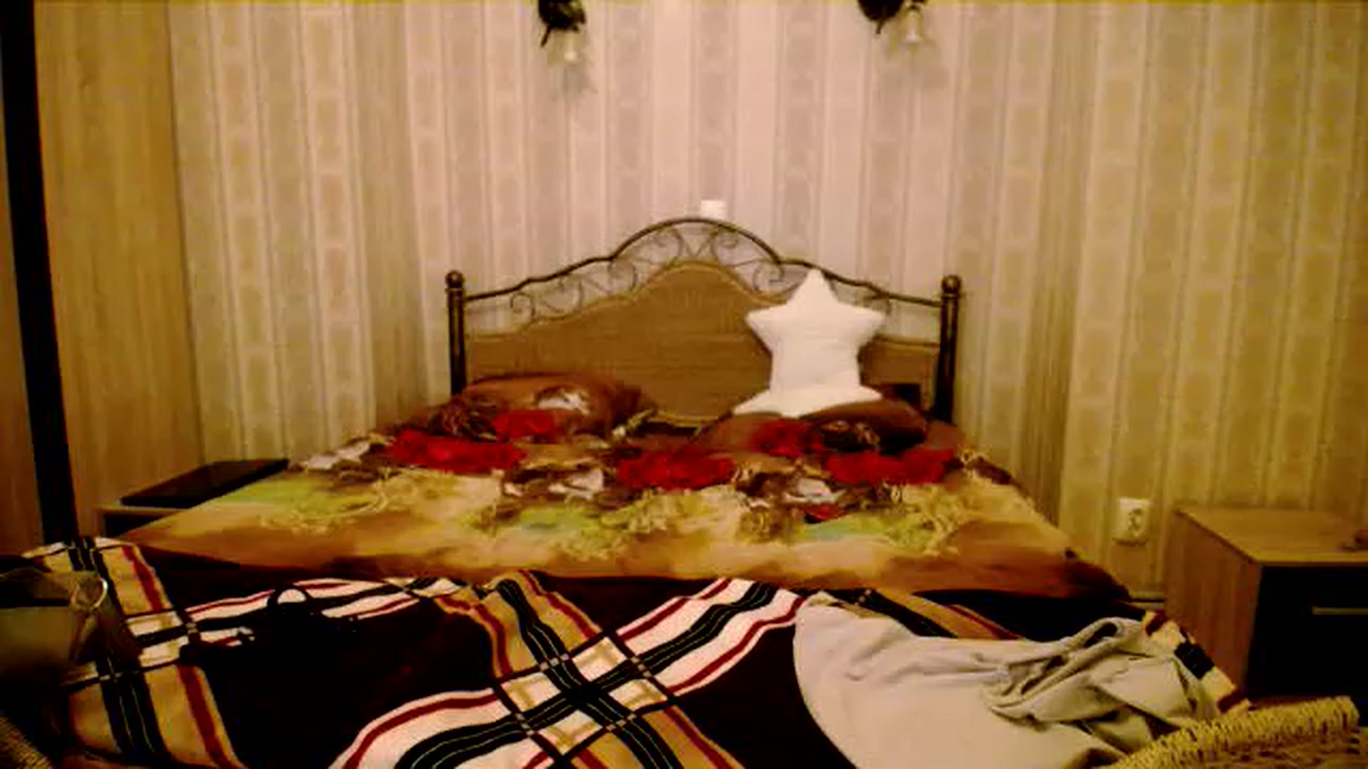 Gallery image thumbnail from AlissaMay's myfreecams stream on, 03/21/2023, 20:16 image 14 of 20