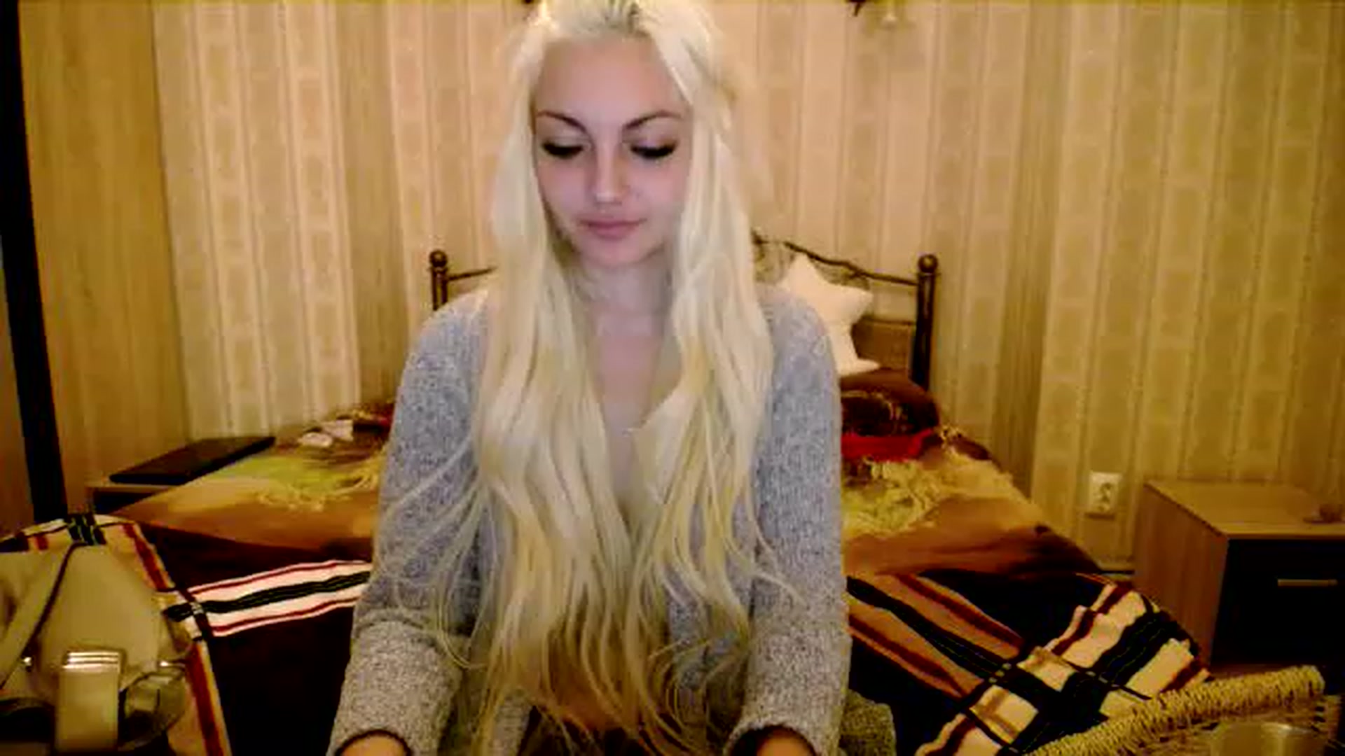 Gallery image thumbnail from AlissaMay's myfreecams stream on, 03/21/2023, 21:05 image 1 of 20