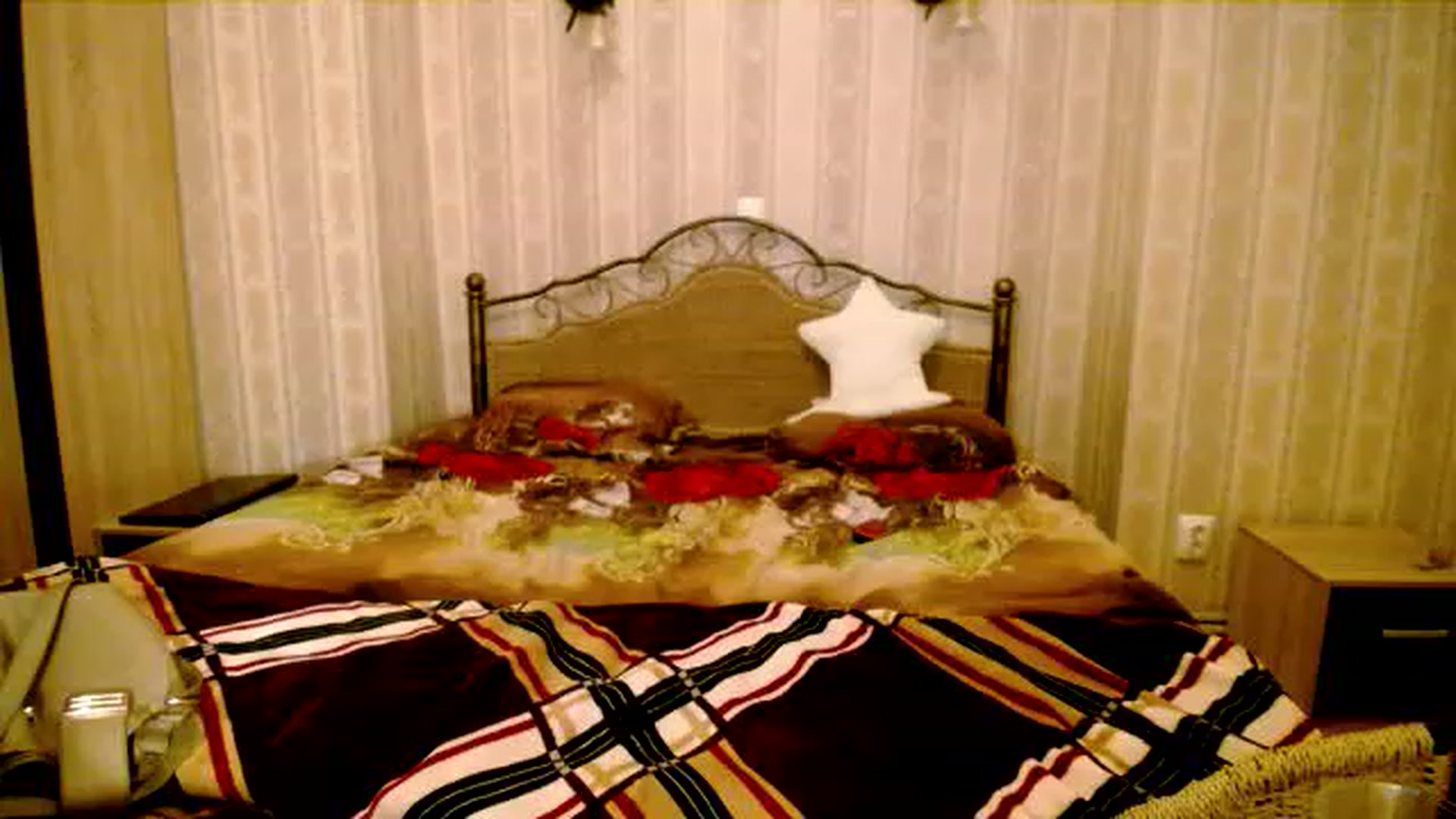 Gallery image thumbnail from AlissaMay's myfreecams stream on, 03/21/2023, 21:05 image 4 of 20
