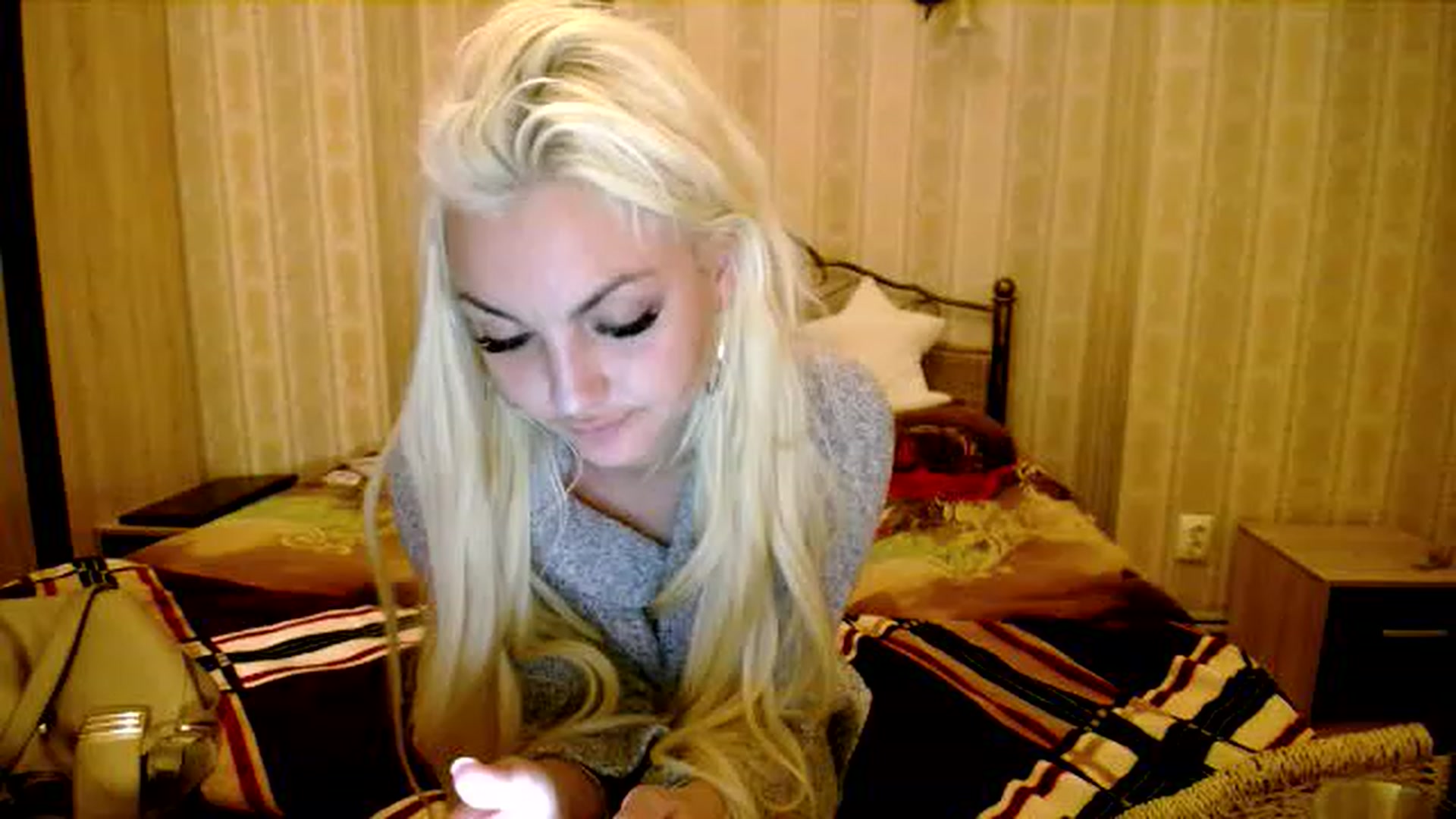 Gallery image thumbnail from AlissaMay's myfreecams stream on, 03/21/2023, 21:05 image 7 of 20