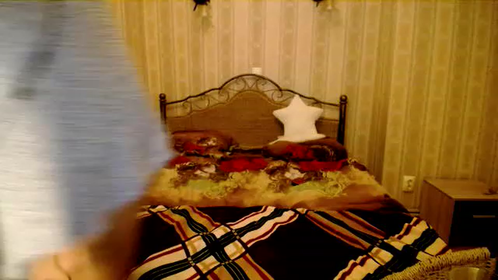 Gallery image thumbnail from AlissaMay's myfreecams stream on, 03/21/2023, 21:05 image 2 of 20