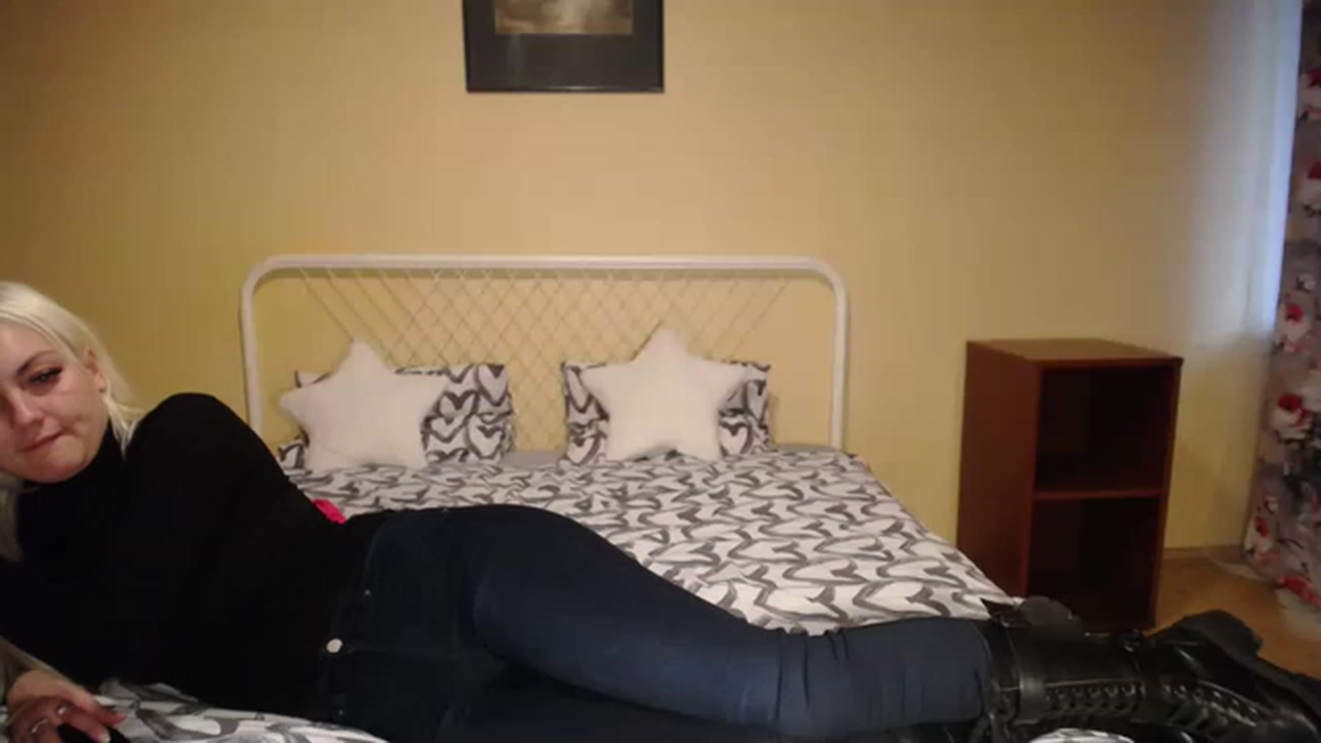 Gallery image thumbnail from AlissaMay's myfreecams stream on, 03/25/2023, 16:49 image 16 of 20