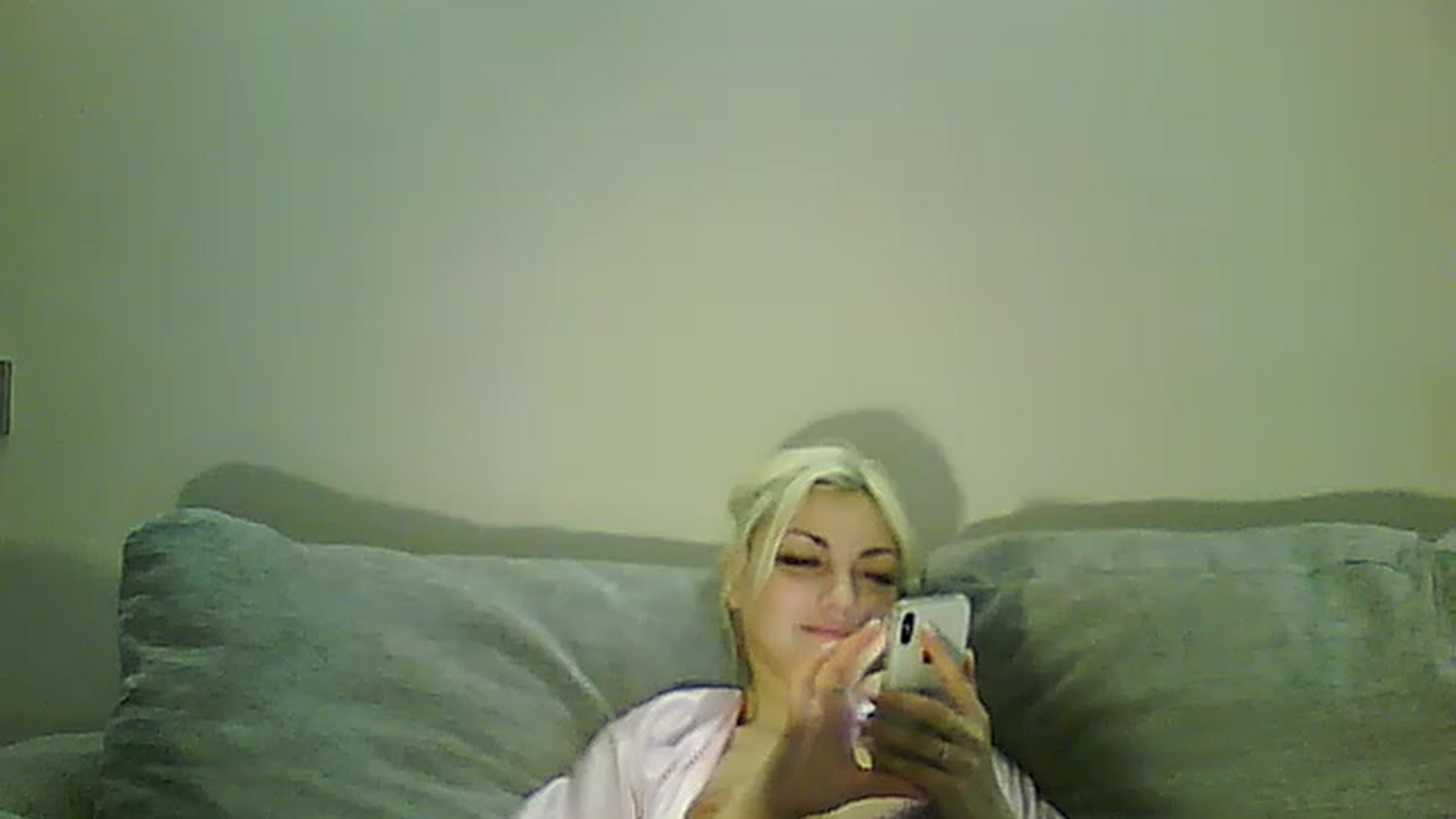 Gallery image thumbnail from AlissaMay's myfreecams stream on, 04/01/2023, 17:08 image 16 of 20
